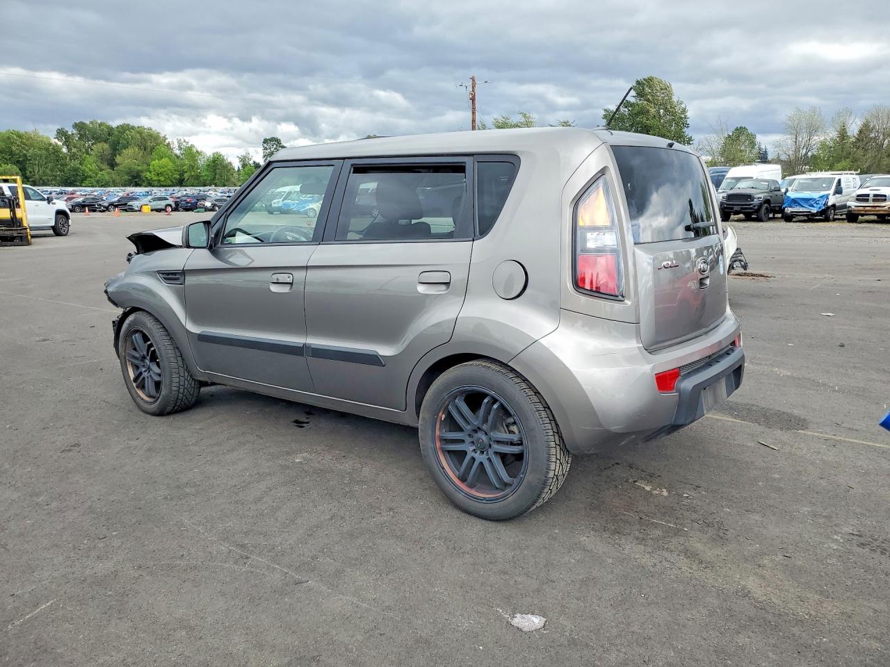 2010 Kia Soul + Gray vin: KNDJT2A29A7177260