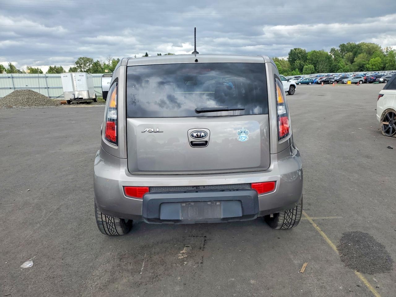 2010 Kia Soul + Gray vin: KNDJT2A29A7177260