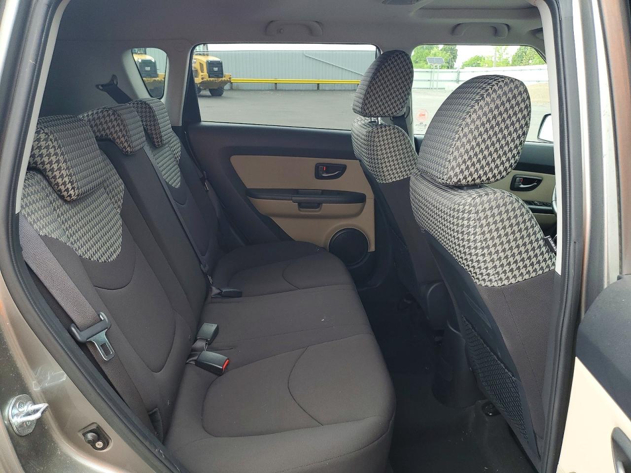2010 Kia Soul + Gray vin: KNDJT2A29A7177260