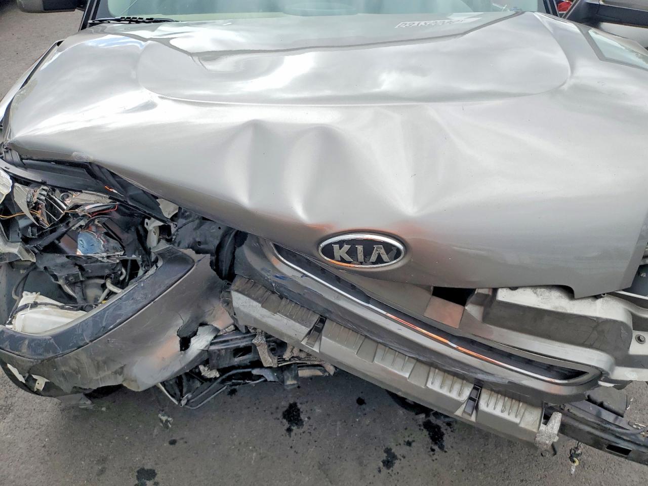 2010 Kia Soul + Gray vin: KNDJT2A29A7177260