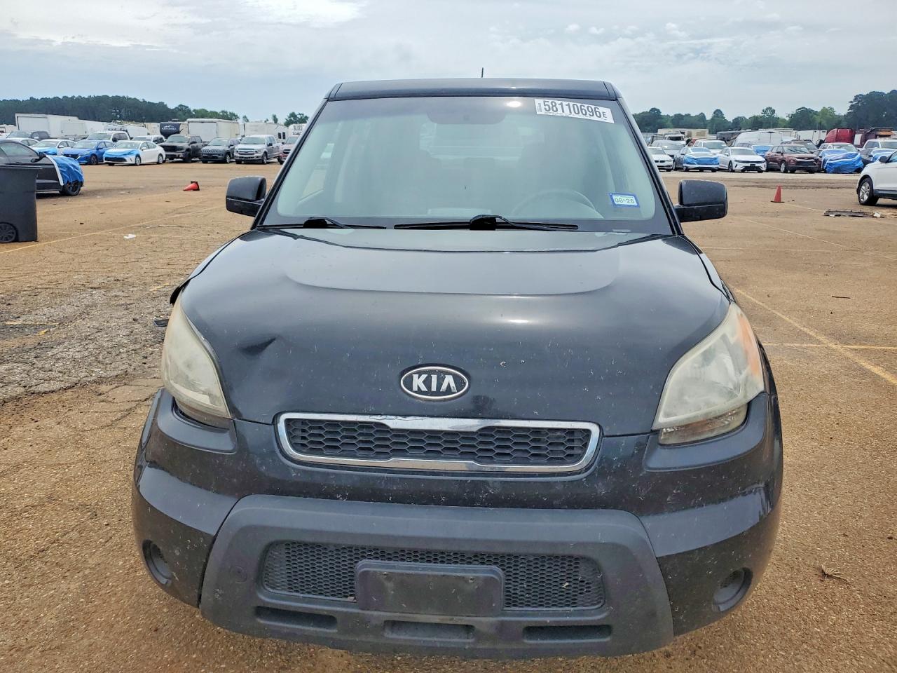 2010 Kia Soul + Black vin: KNDJT2A29A7179946