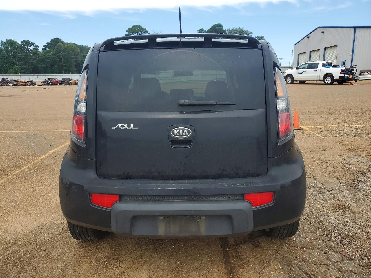 2010 Kia Soul + Black vin: KNDJT2A29A7179946