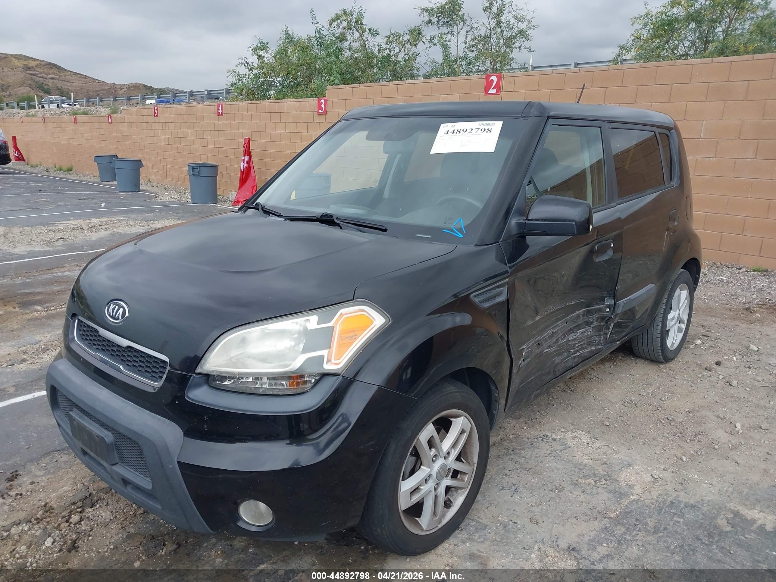 2010 Kia Soul + Black vin: KNDJT2A29A7181180
