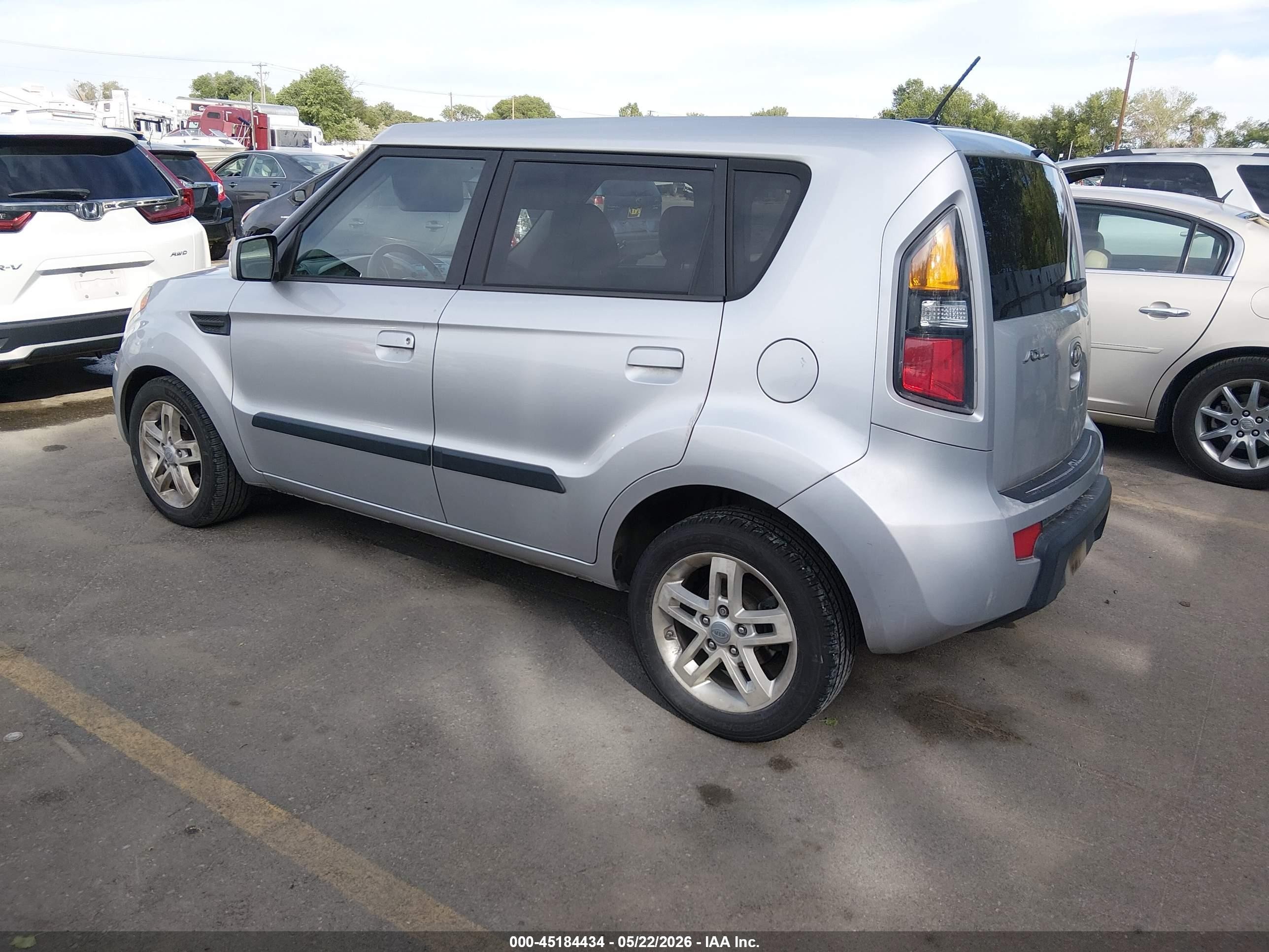 2010 Kia Soul + Silver vin: KNDJT2A29A7702902