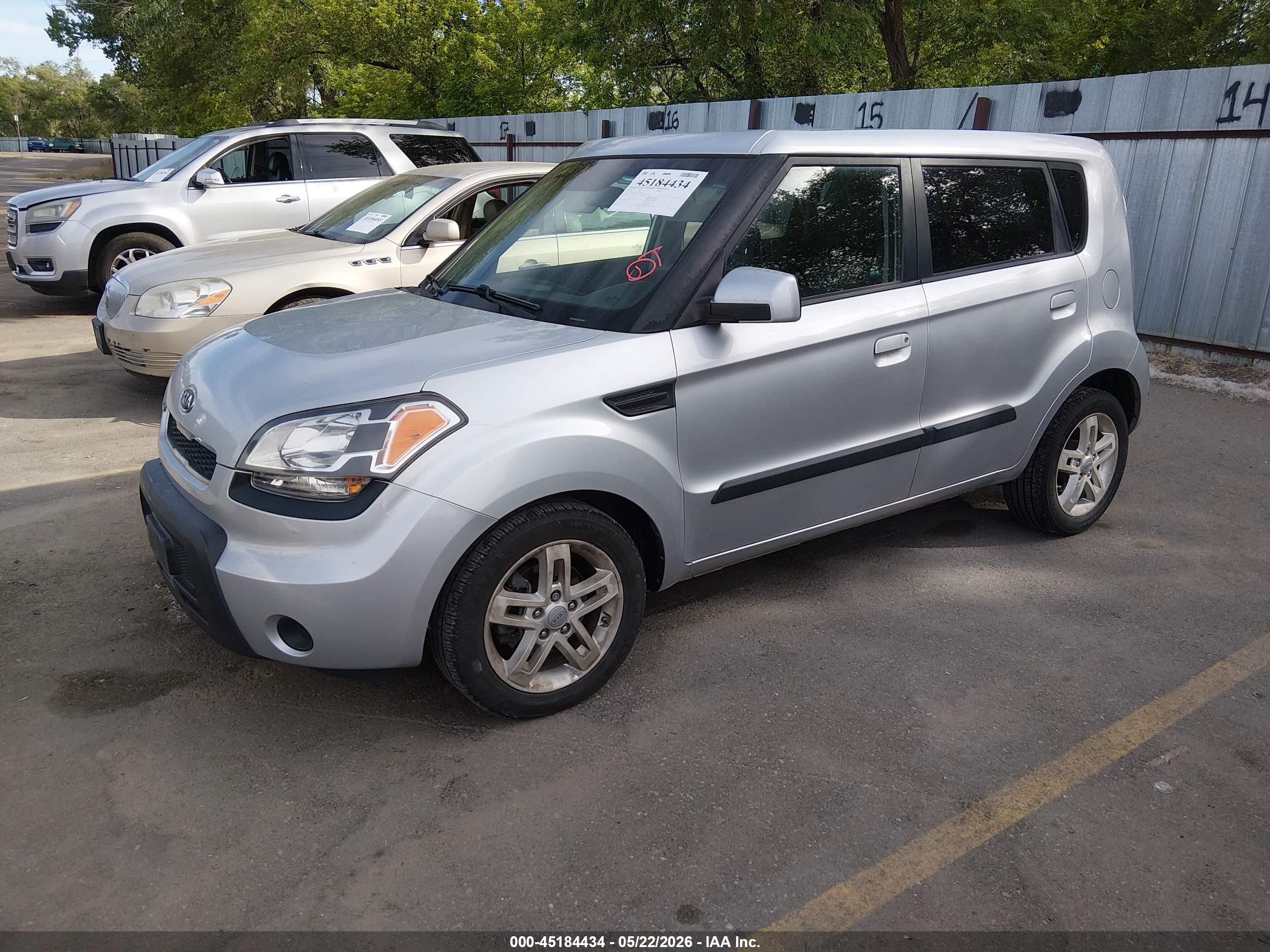 2010 Kia Soul + Silver vin: KNDJT2A29A7702902