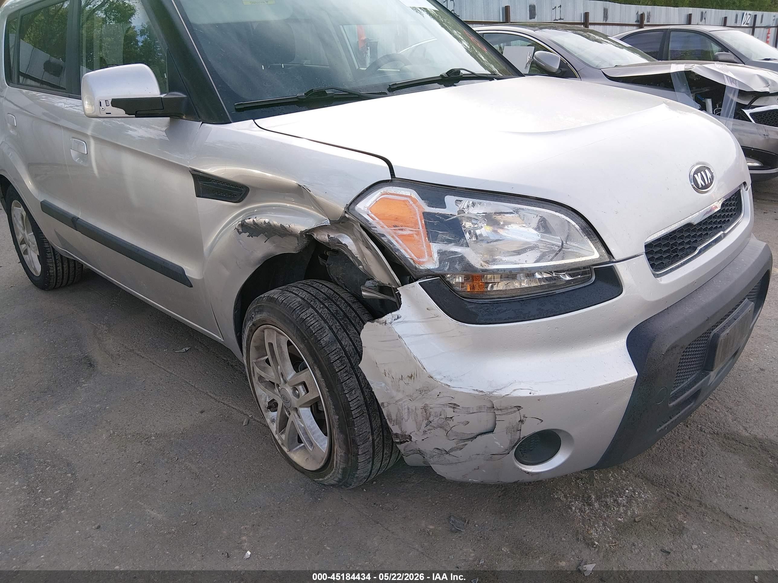 2010 Kia Soul + Silver vin: KNDJT2A29A7702902
