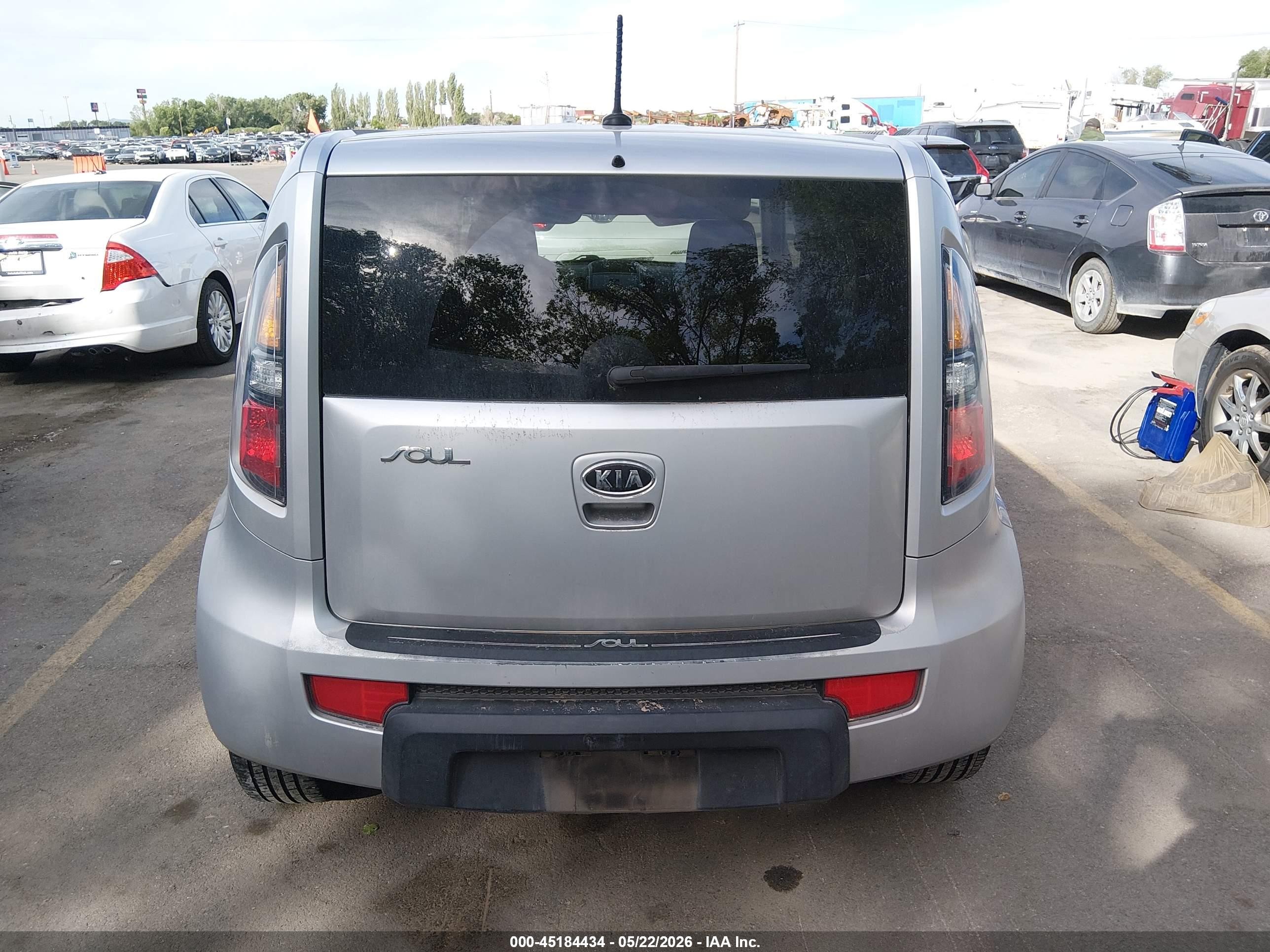 2010 Kia Soul + Silver vin: KNDJT2A29A7702902