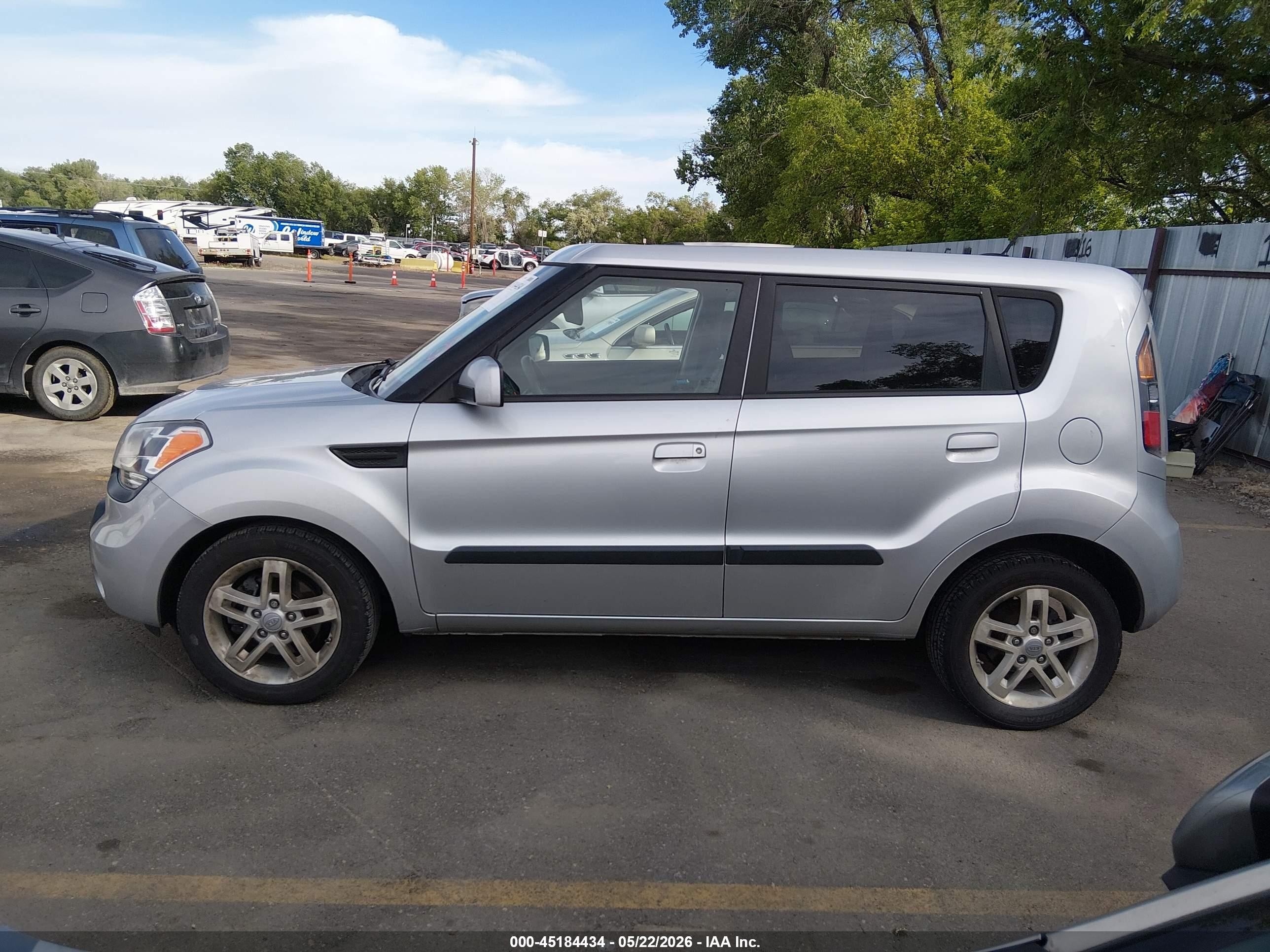 2010 Kia Soul + Silver vin: KNDJT2A29A7702902