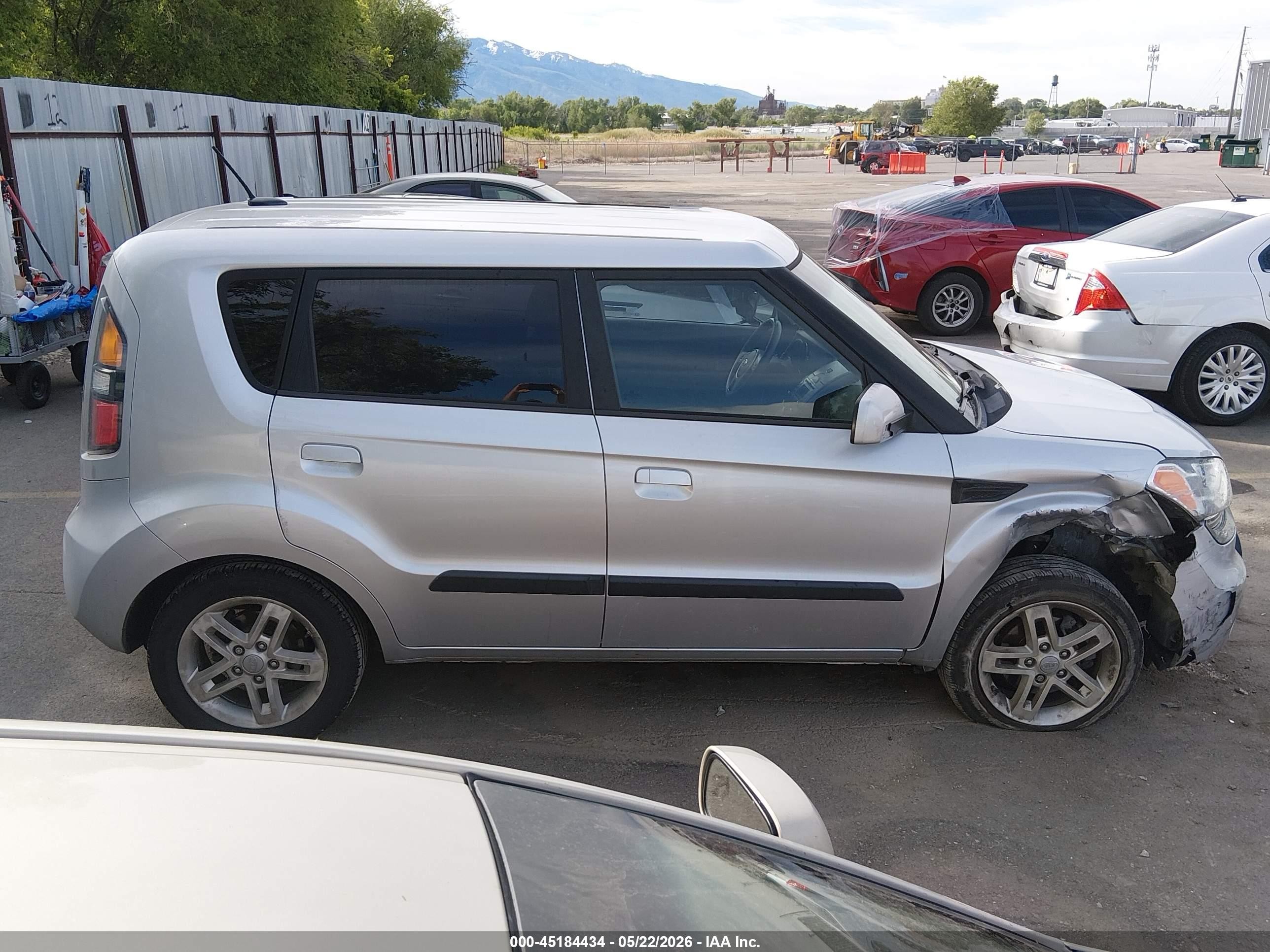 2010 Kia Soul + Silver vin: KNDJT2A29A7702902
