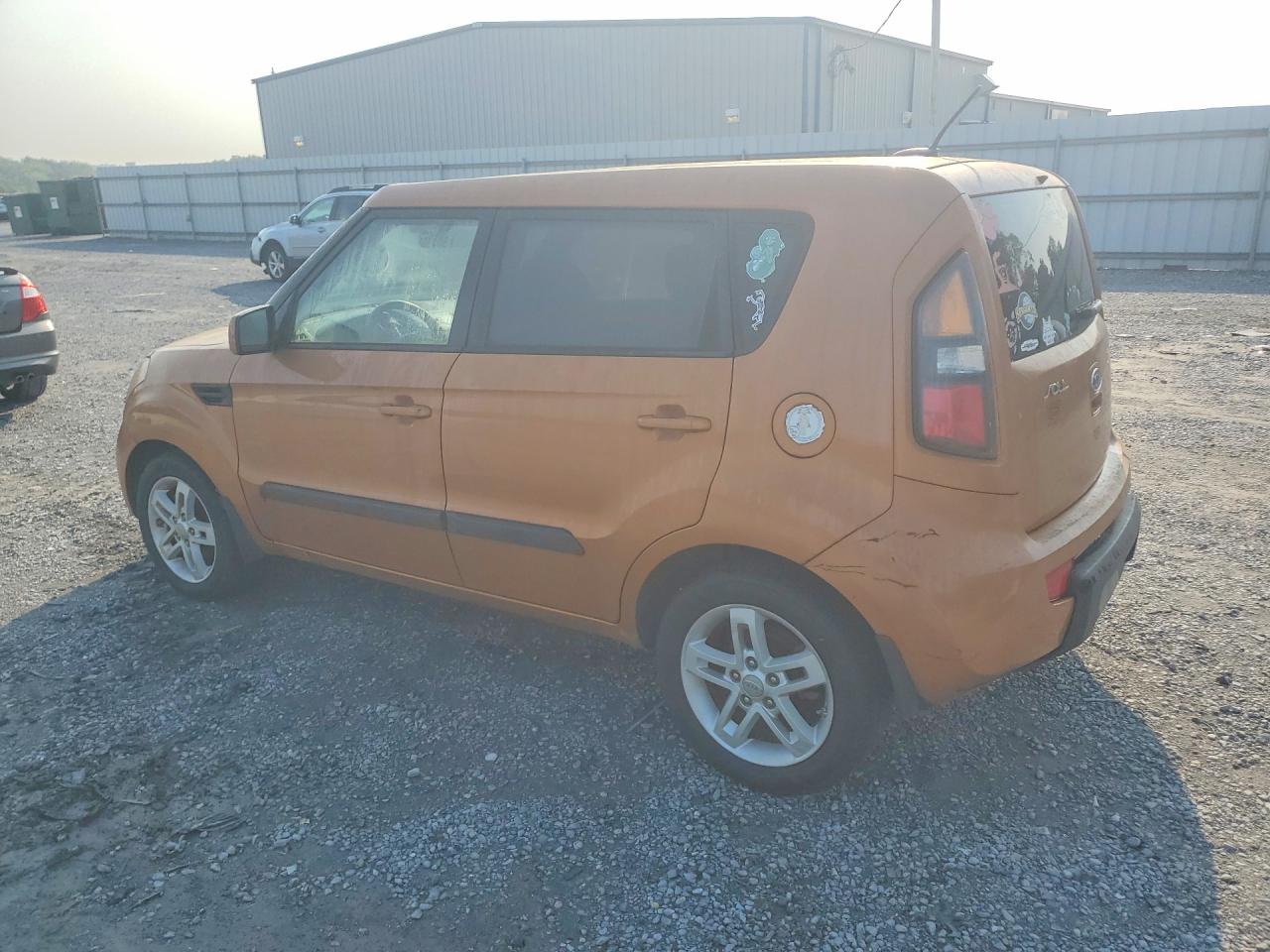 2011 Kia Soul + Orange vin: KNDJT2A29B7216558