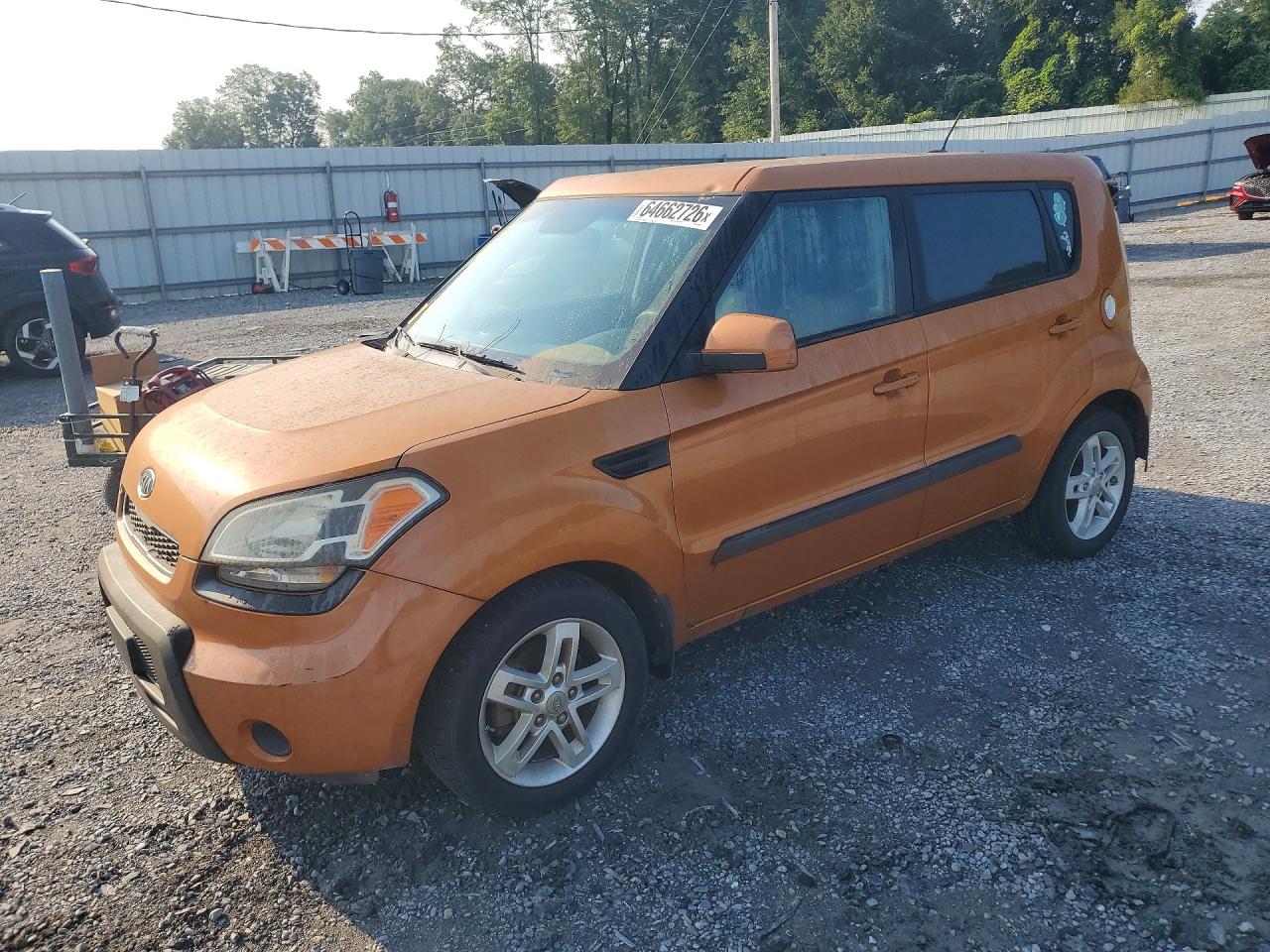 2011 Kia Soul + Orange vin: KNDJT2A29B7216558