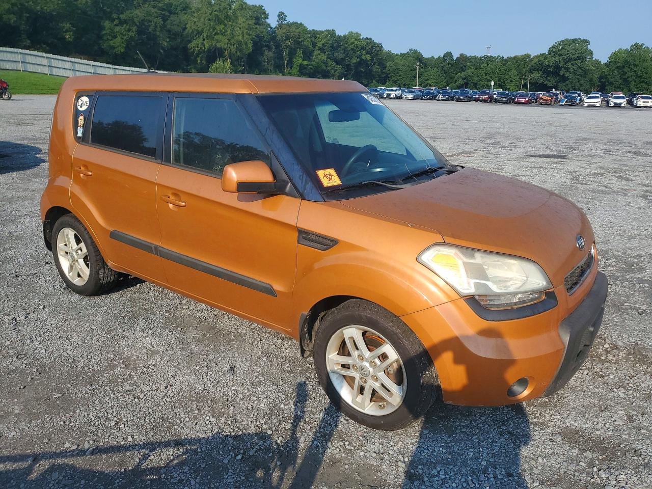 2011 Kia Soul + Orange vin: KNDJT2A29B7216558
