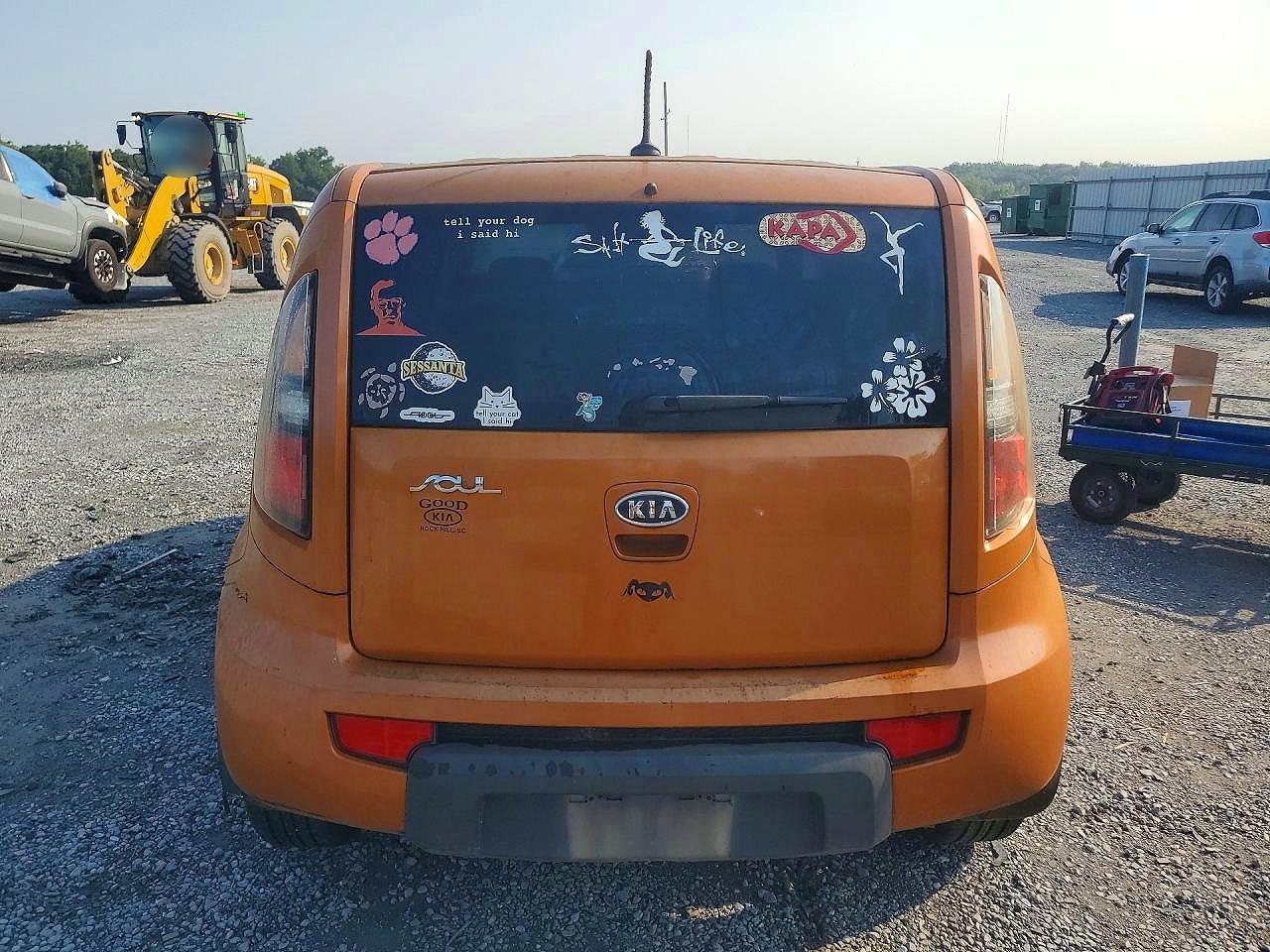 2011 Kia Soul + Orange vin: KNDJT2A29B7216558