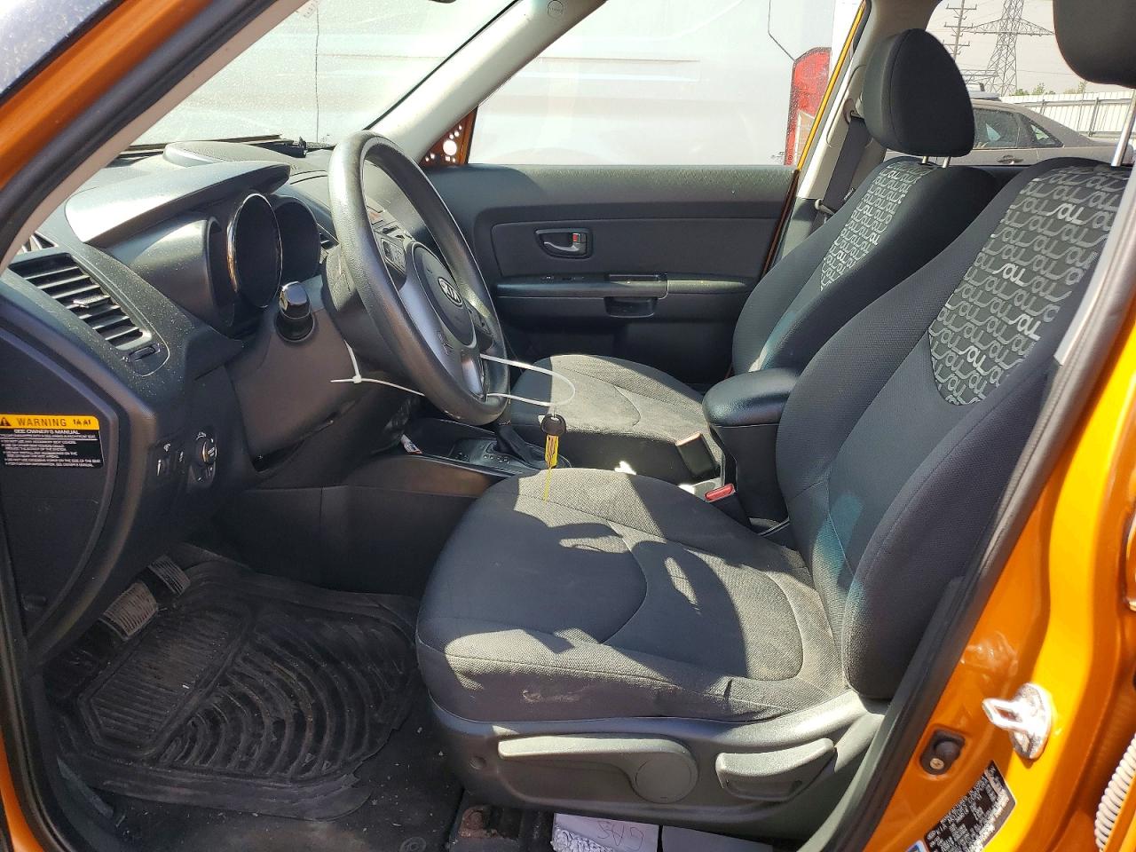 2011 Kia Soul + Orange vin: KNDJT2A29B7226796