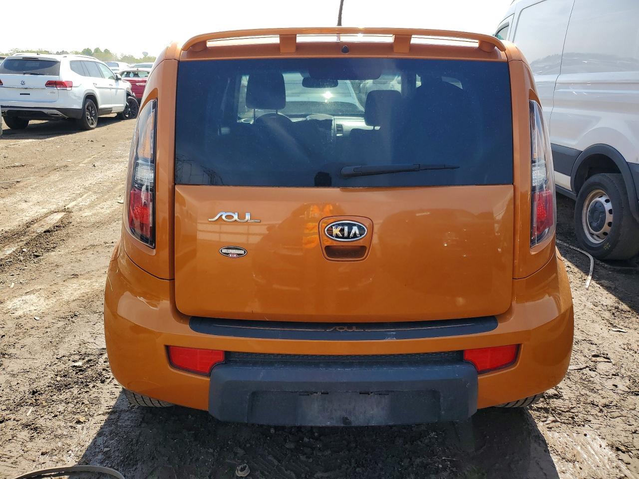 2011 Kia Soul + Orange vin: KNDJT2A29B7226796