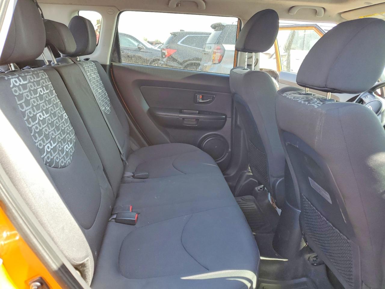 2011 Kia Soul + Orange vin: KNDJT2A29B7226796
