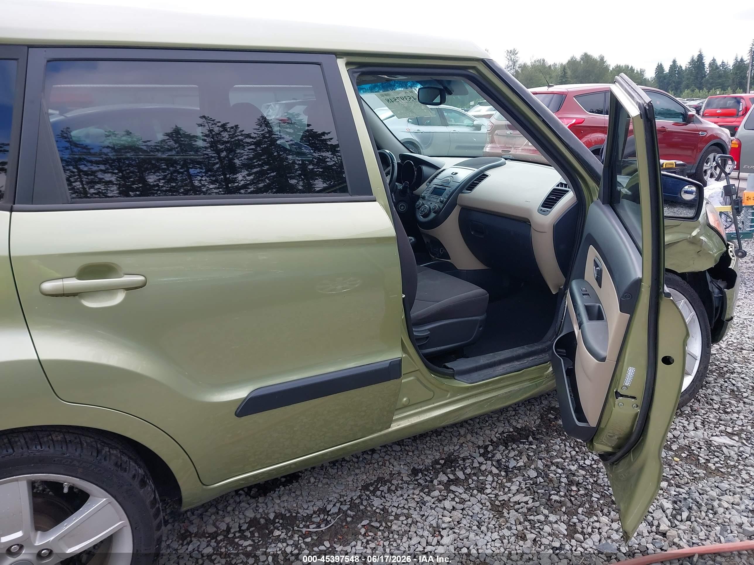 2011 Kia Soul ! Green vin: KNDJT2A29B7234106