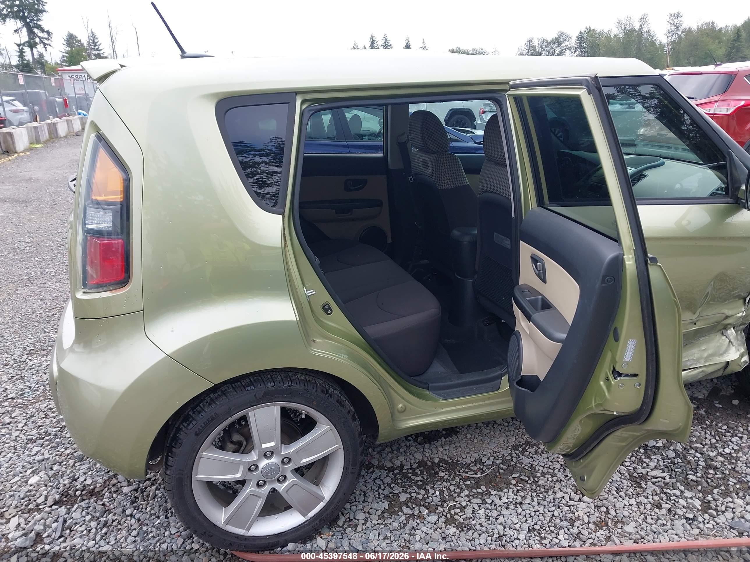 2011 Kia Soul ! Green vin: KNDJT2A29B7234106