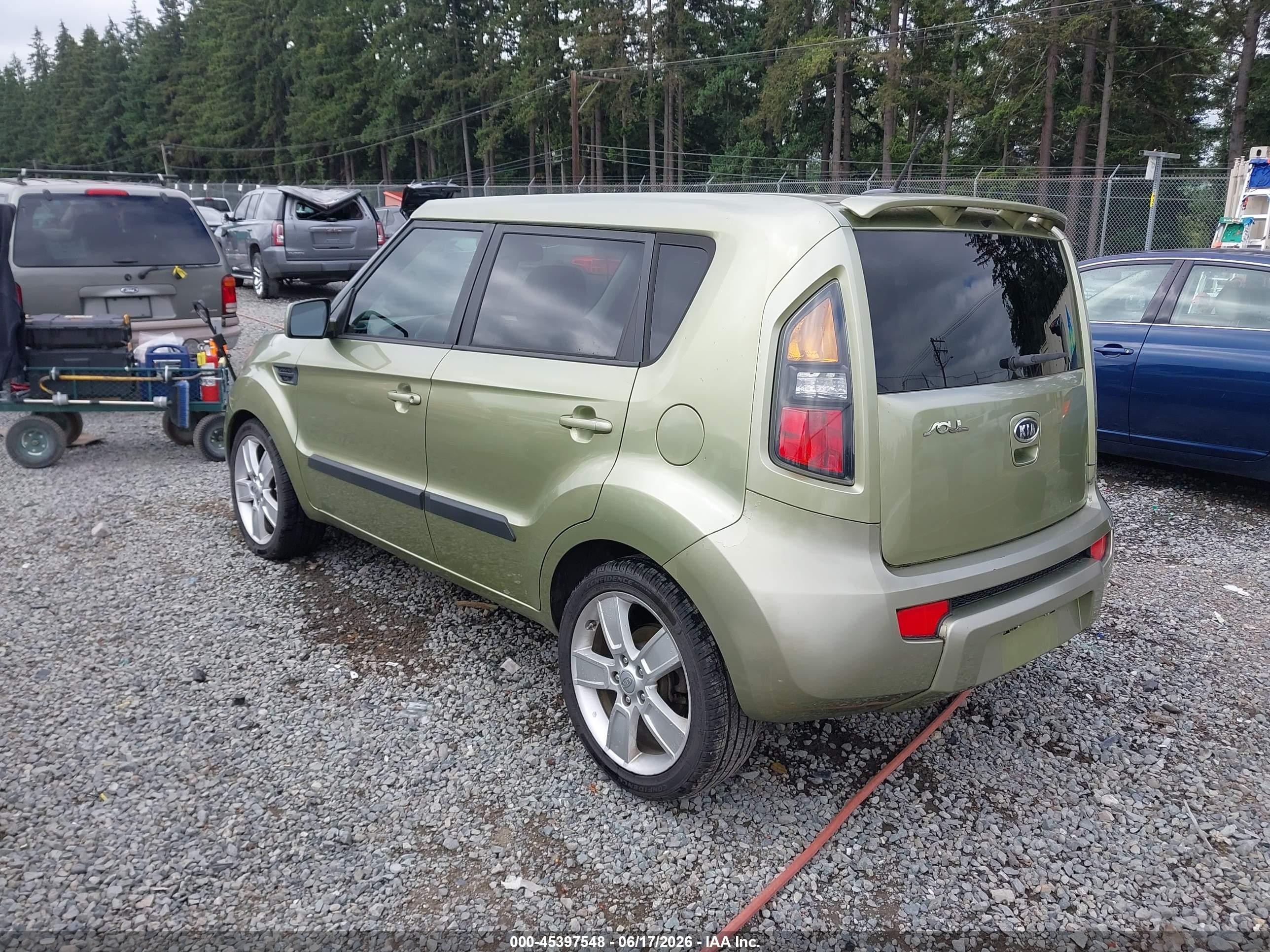 2011 Kia Soul ! Green vin: KNDJT2A29B7234106