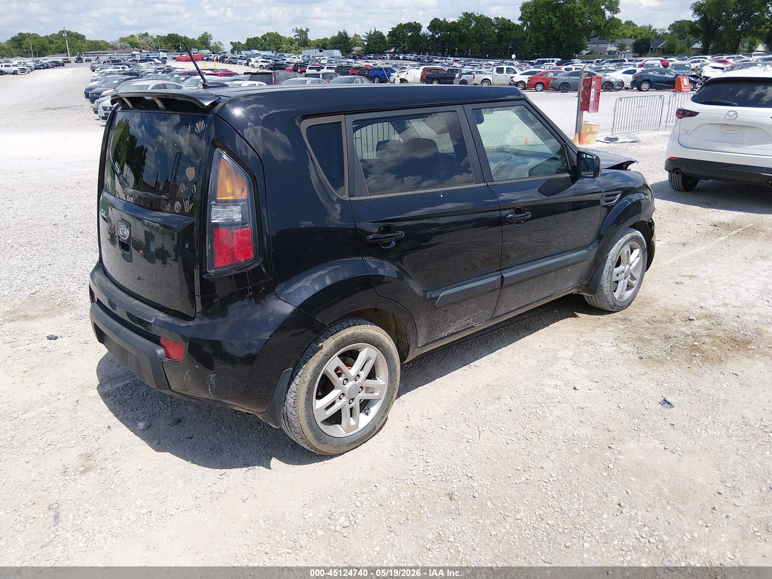 2011 Kia Soul + Black vin: KNDJT2A29B7240648