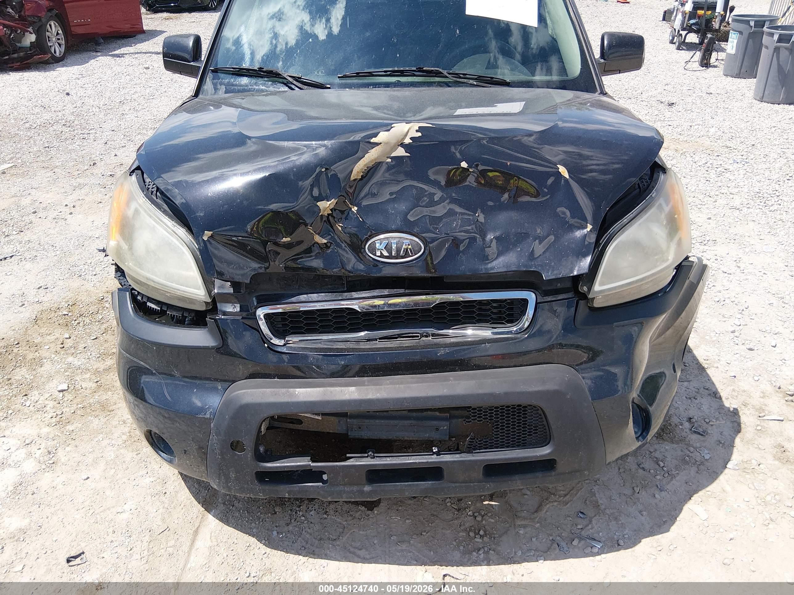 2011 Kia Soul + Black vin: KNDJT2A29B7240648