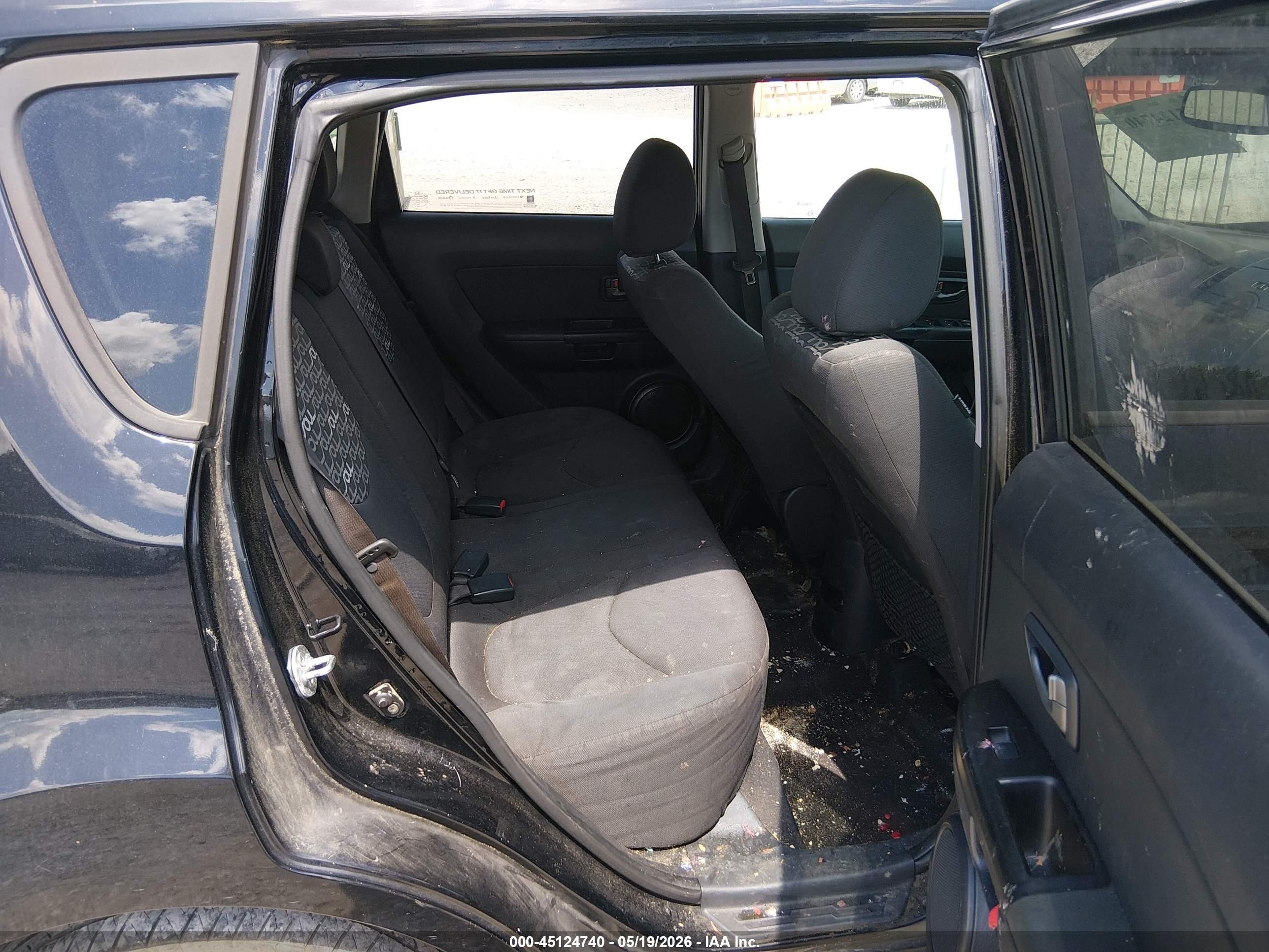 2011 Kia Soul + Black vin: KNDJT2A29B7240648
