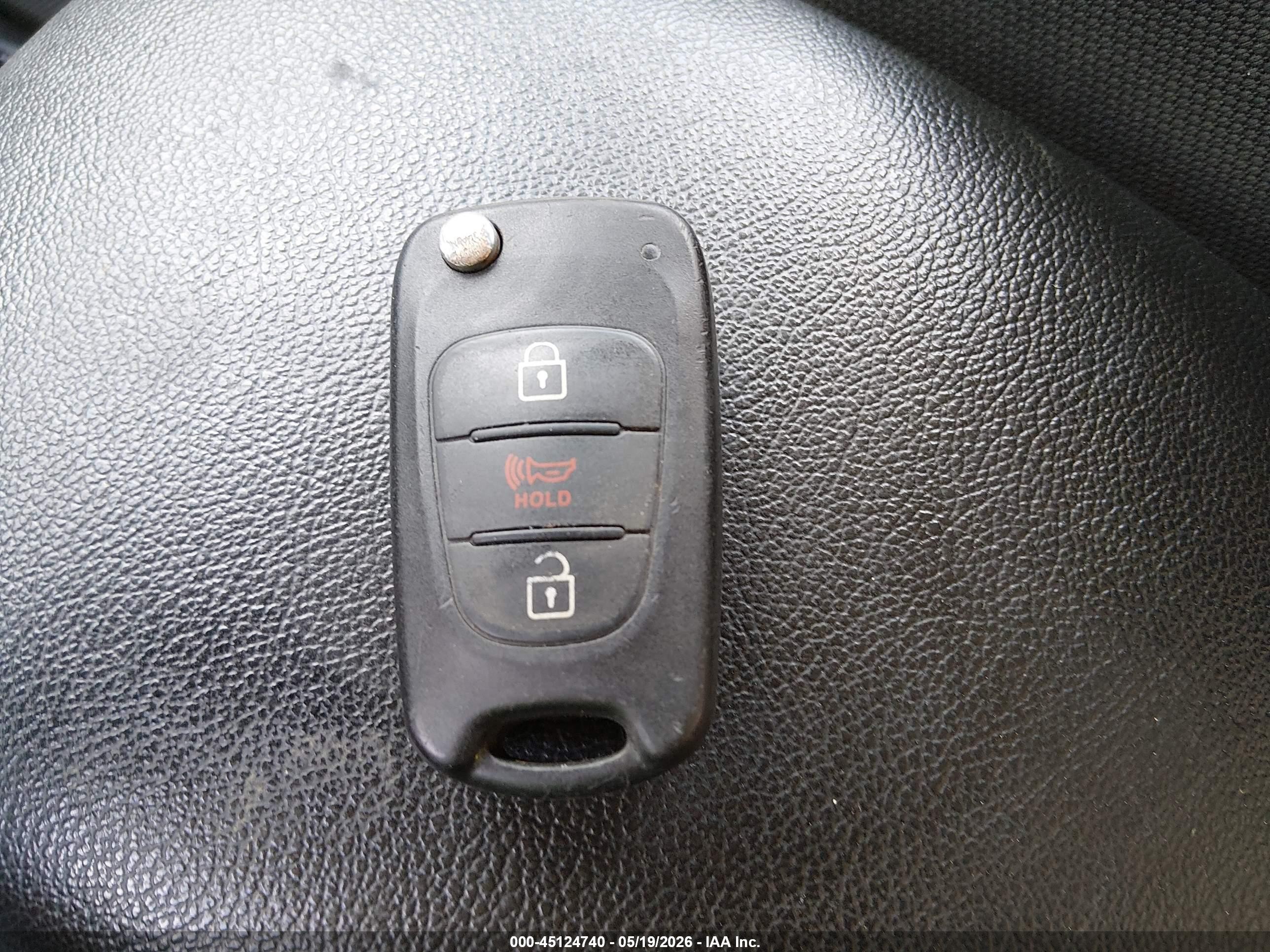 2011 Kia Soul + Black vin: KNDJT2A29B7240648