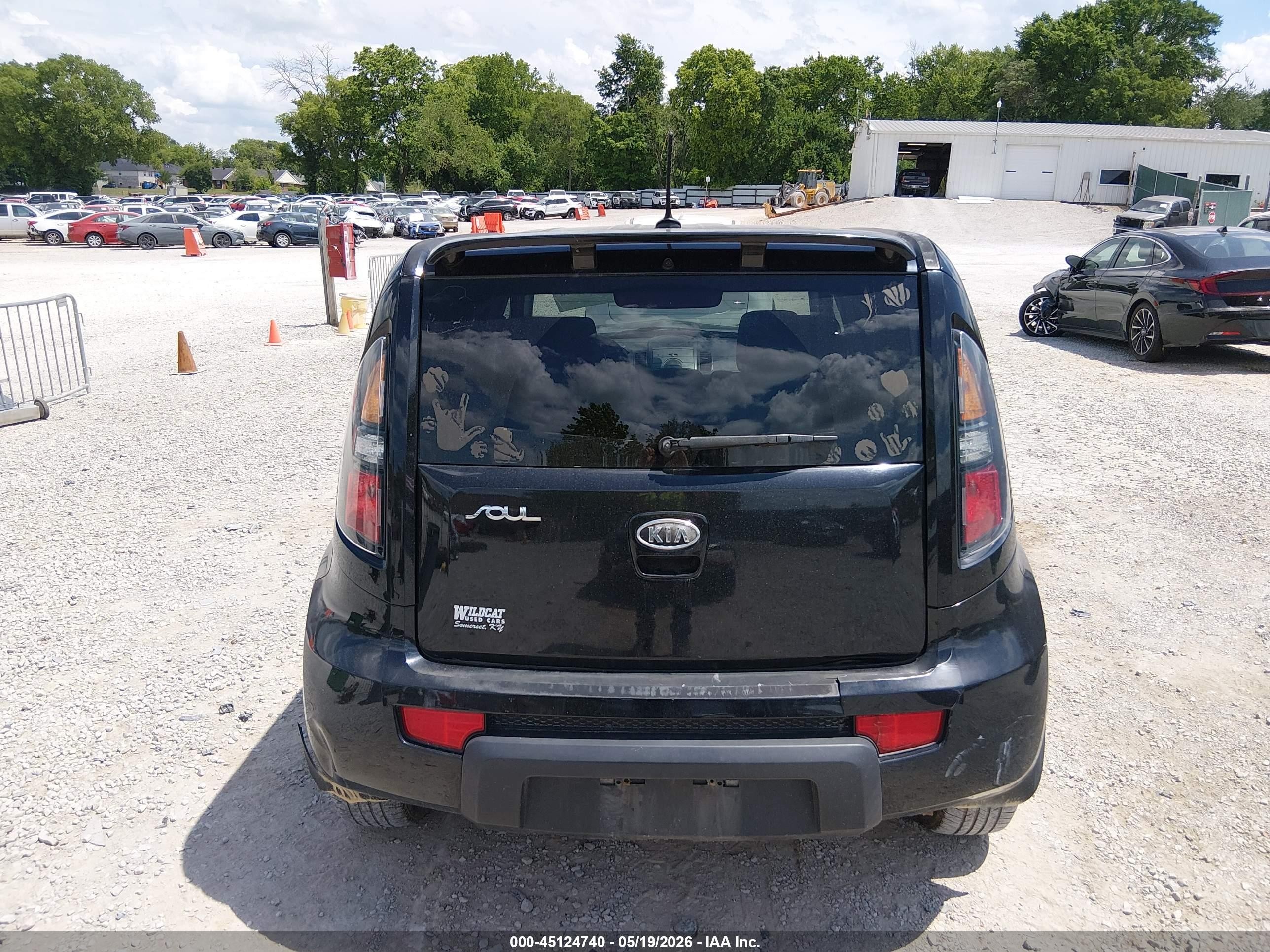 2011 Kia Soul + Black vin: KNDJT2A29B7240648