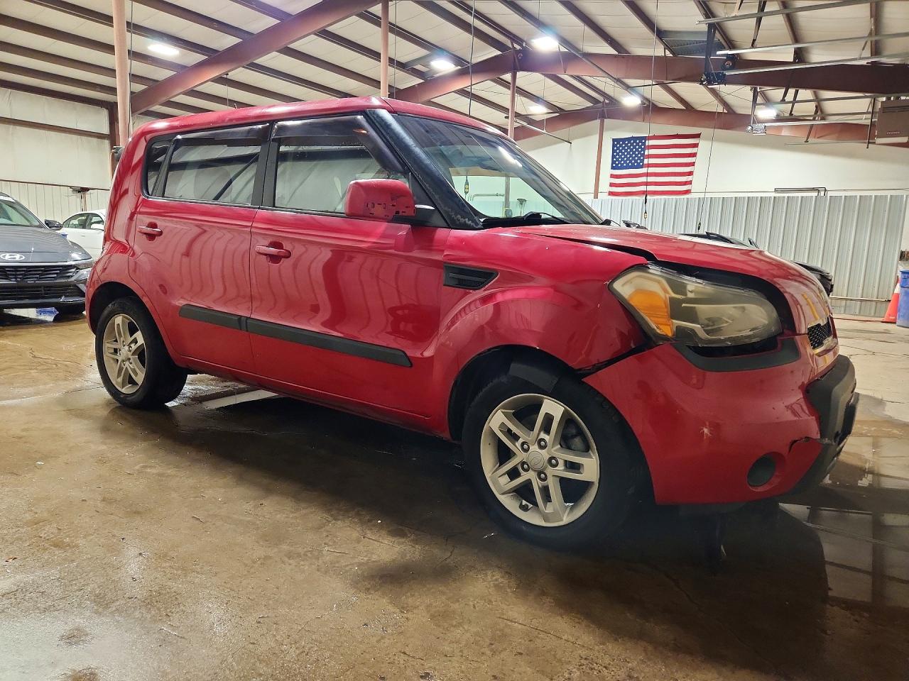 2011 Kia Soul + Red vin: KNDJT2A29B7251620