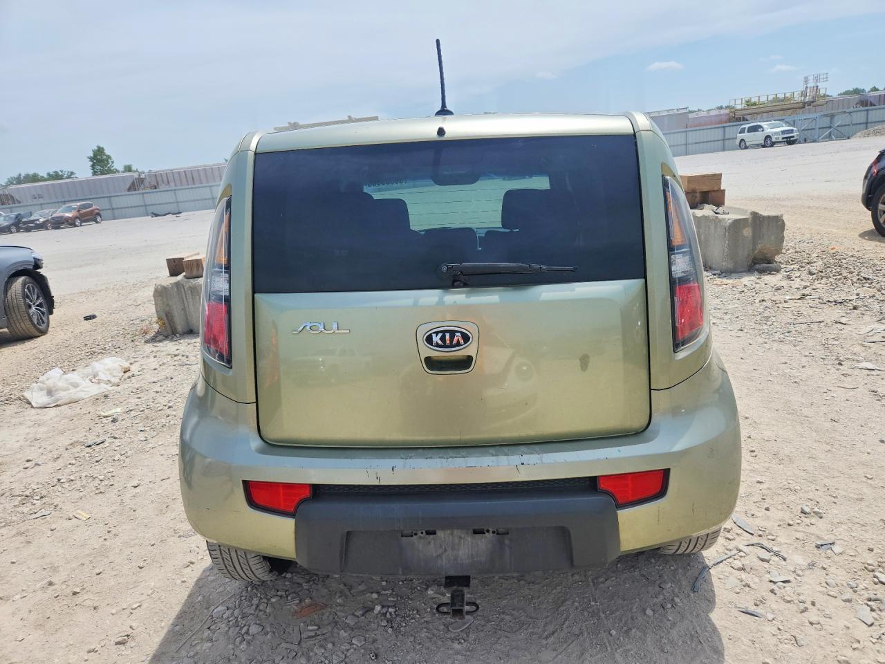 2011 Kia Soul + Green vin: KNDJT2A29B7256767