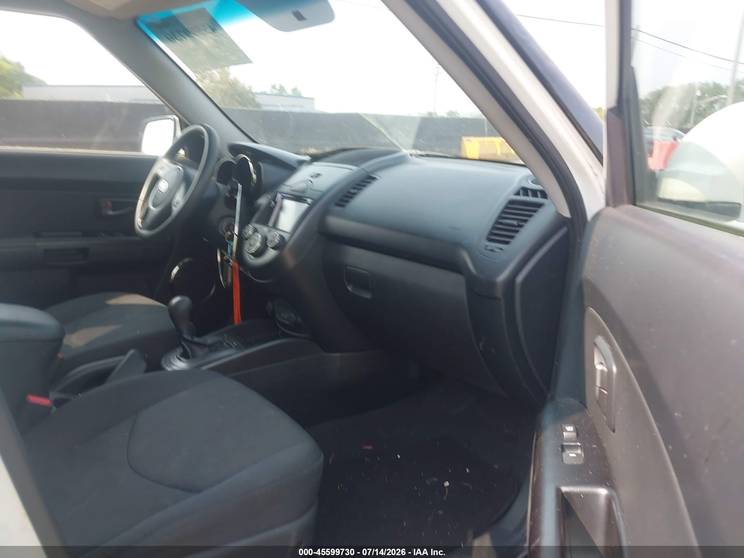 2011 Kia Soul + White vin: KNDJT2A29B7297352
