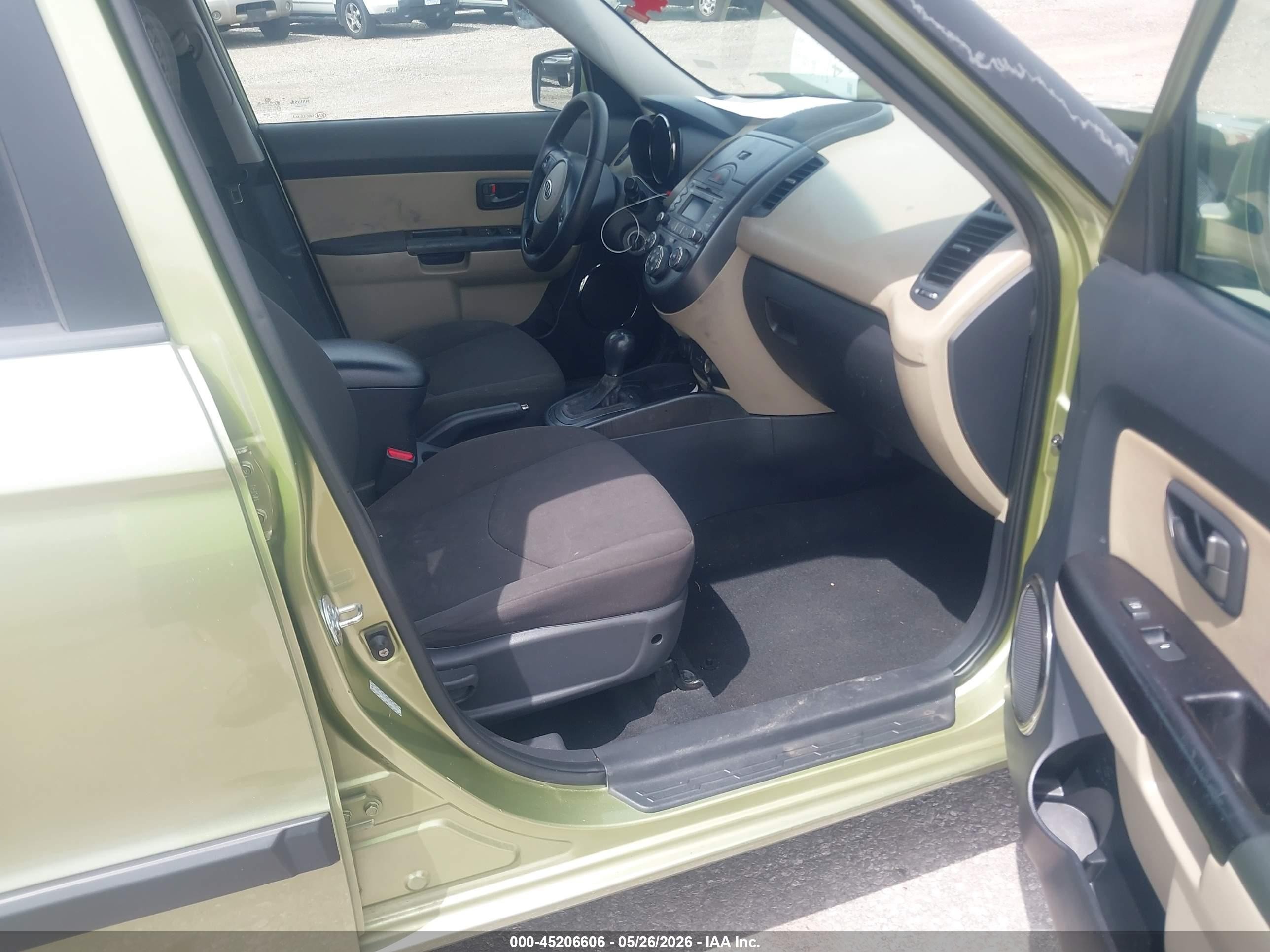 2011 Kia Soul ! Green vin: KNDJT2A29B7319365