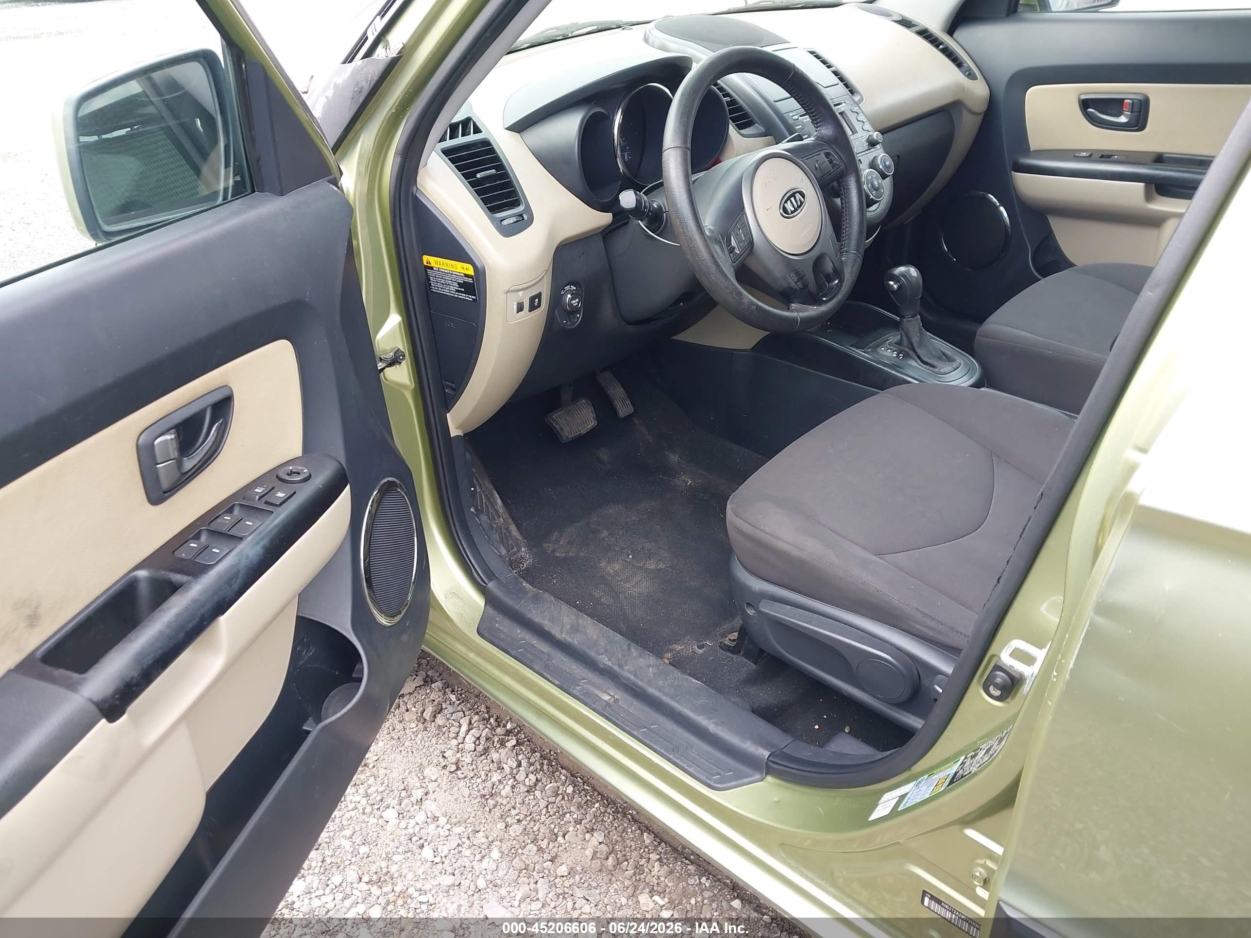 2011 Kia Soul ! Green vin: KNDJT2A29B7319365