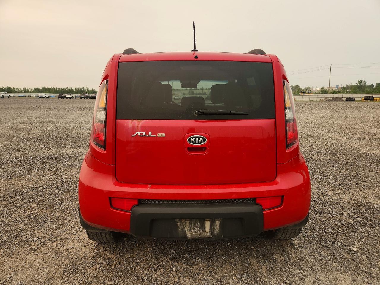 2011 Kia Soul + Red vin: KNDJT2A29B7325831