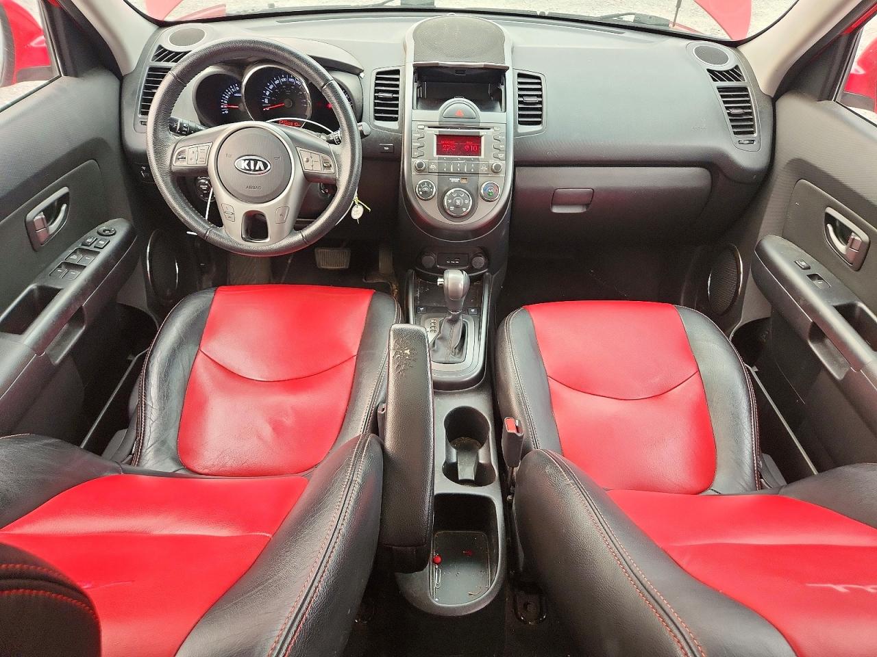 2011 Kia Soul + Red vin: KNDJT2A29B7325831