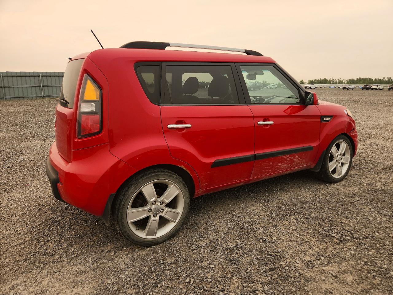 2011 Kia Soul + Red vin: KNDJT2A29B7325831