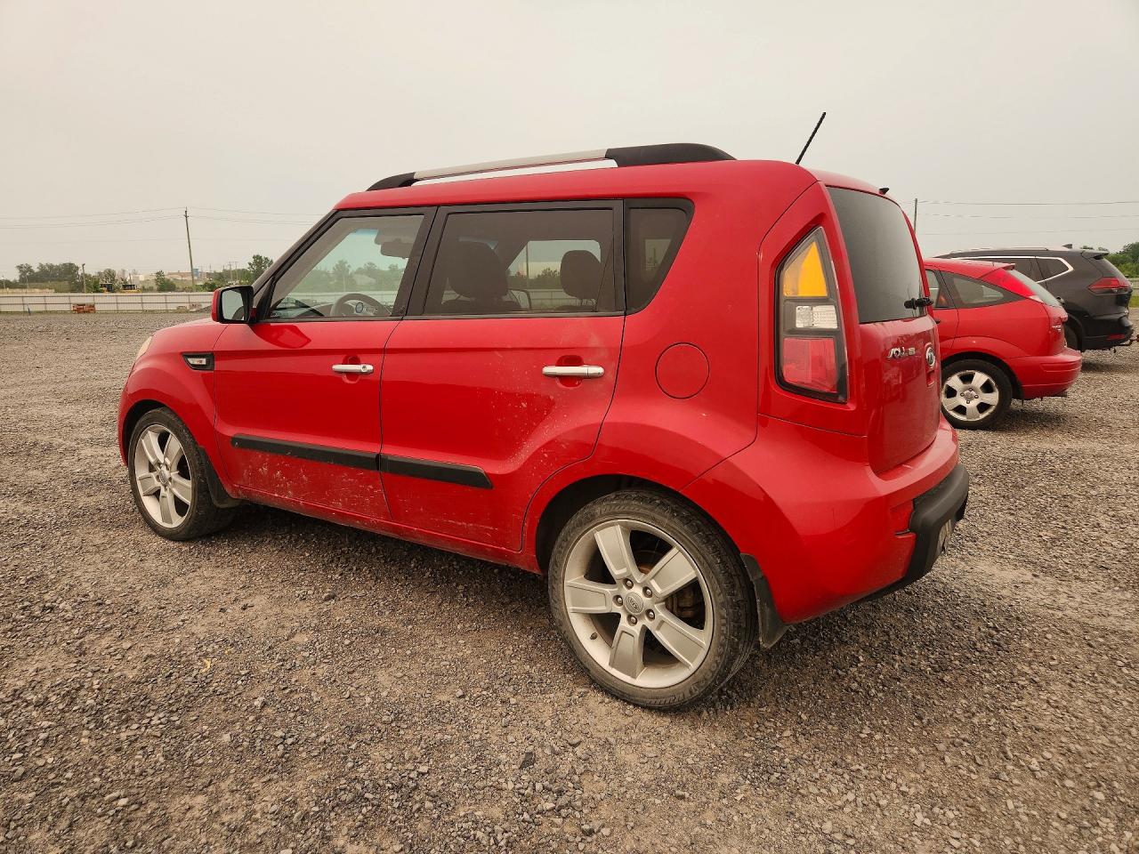 2011 Kia Soul + Red vin: KNDJT2A29B7325831