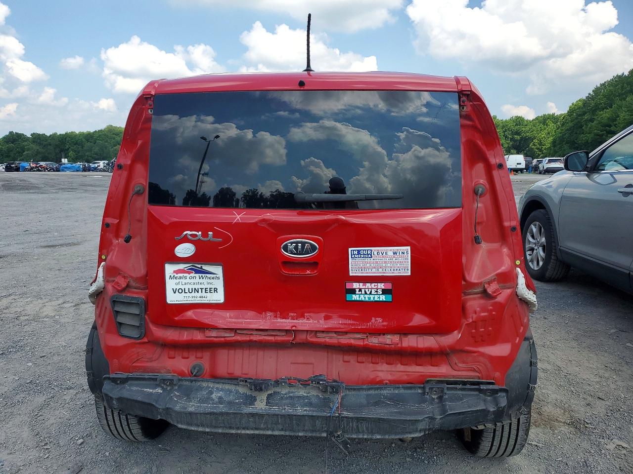 2011 Kia Soul + Красный vin: KNDJT2A29B7328566