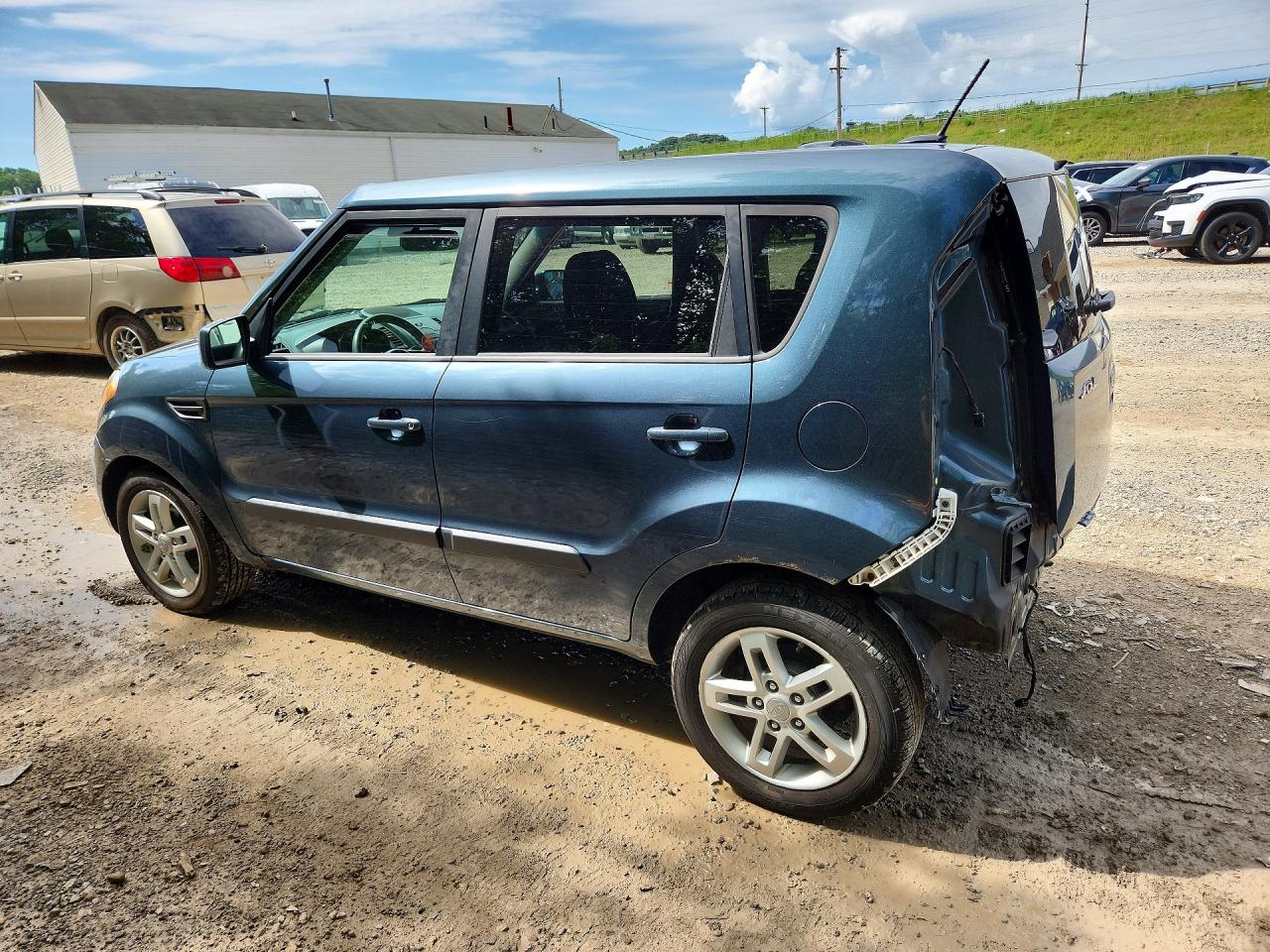 2011 Kia Soul + Turquoise vin: KNDJT2A29B7332732