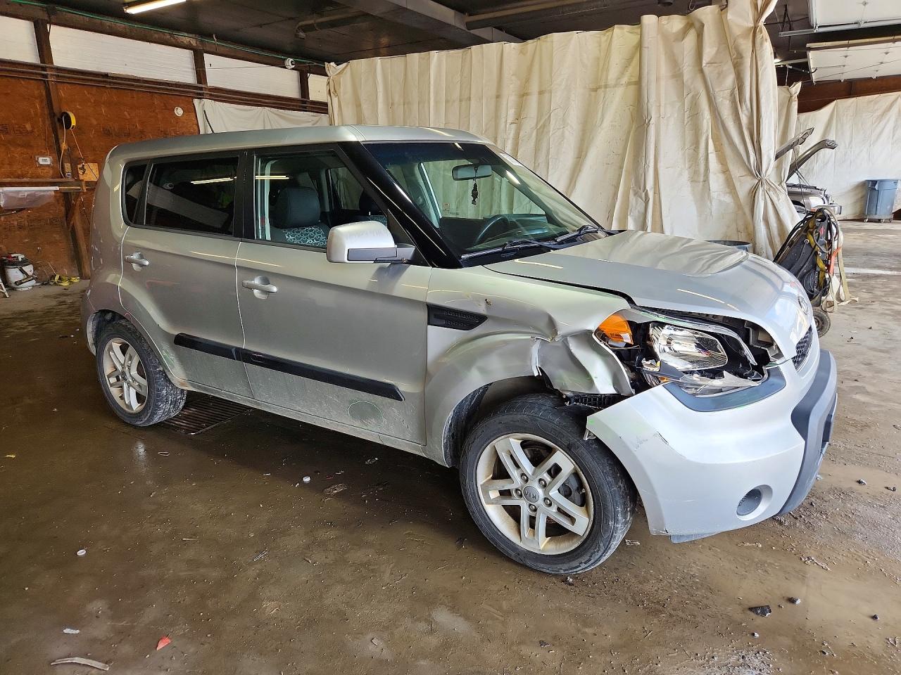 2011 Kia Soul + Silver vin: KNDJT2A29B7345061