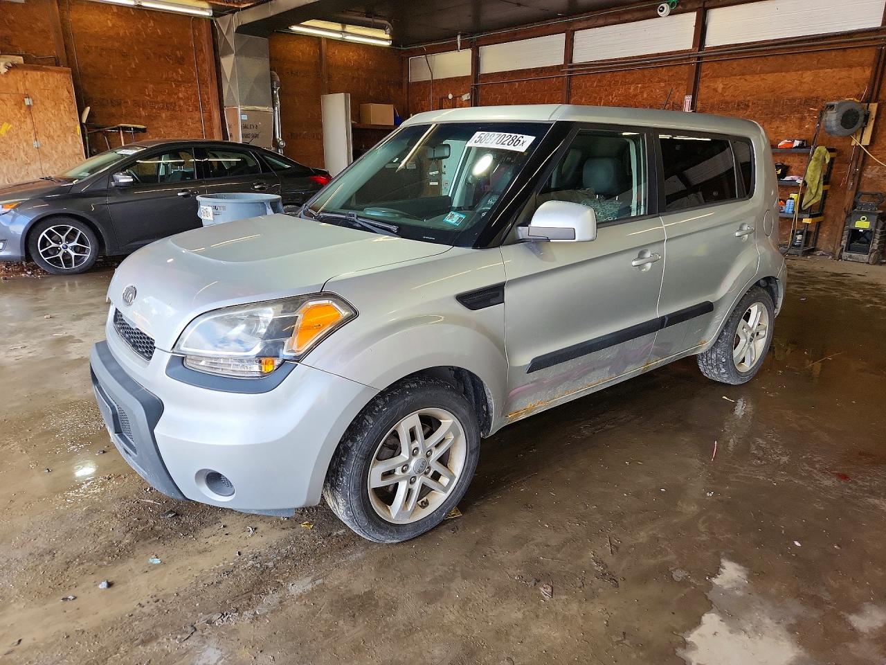 2011 Kia Soul + Silver vin: KNDJT2A29B7345061