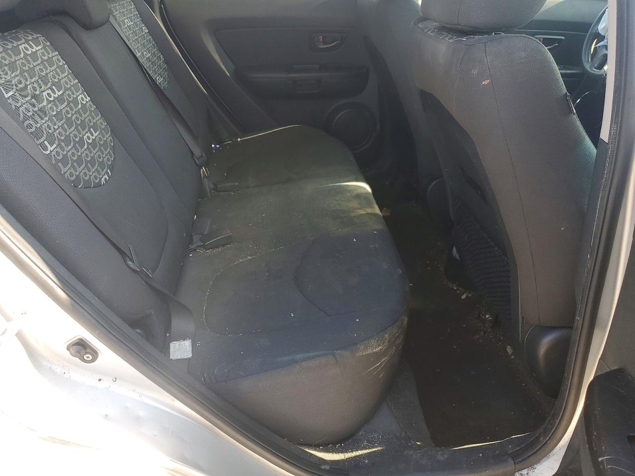 2011 Kia Soul + Серебряный vin: KNDJT2A29B7709799