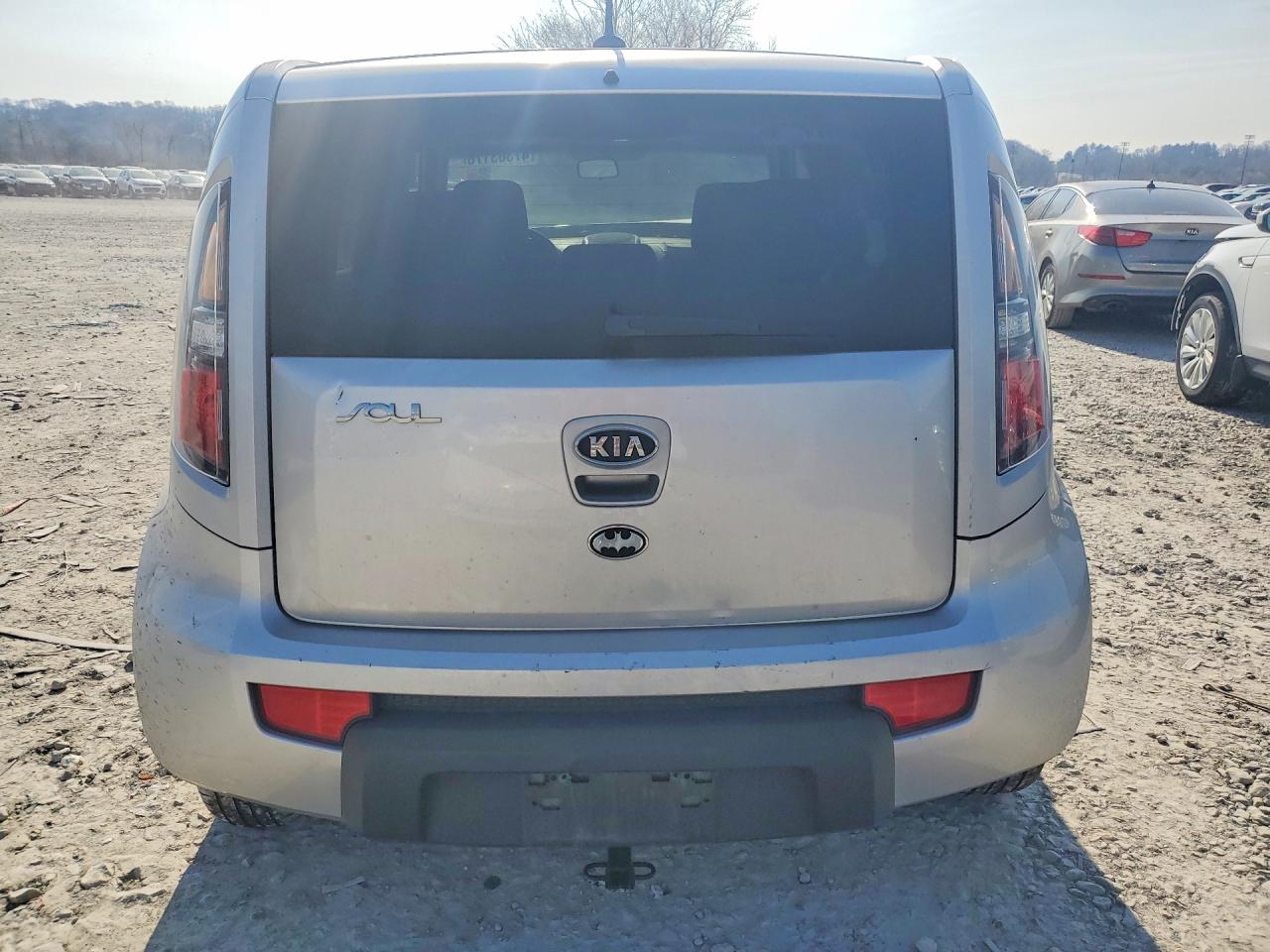 2011 Kia Soul + Серебряный vin: KNDJT2A29B7709799