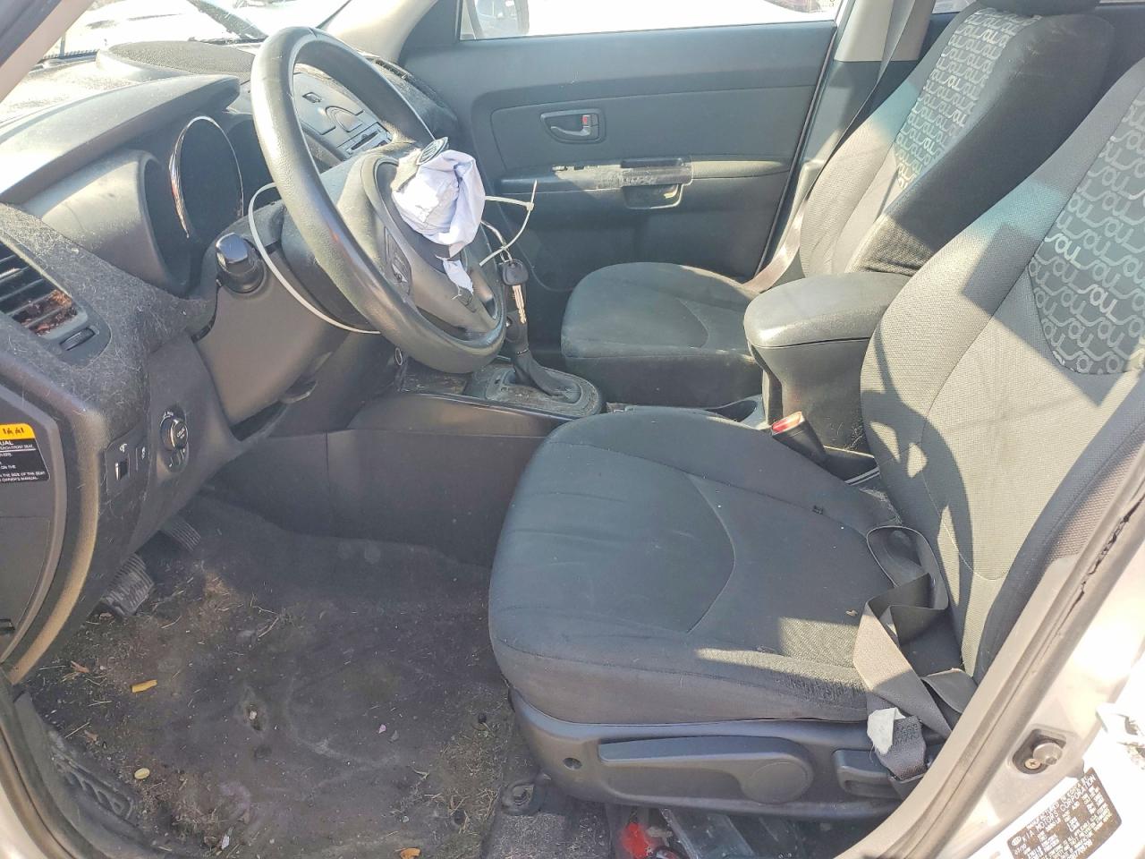 2011 Kia Soul + Серебряный vin: KNDJT2A29B7709799