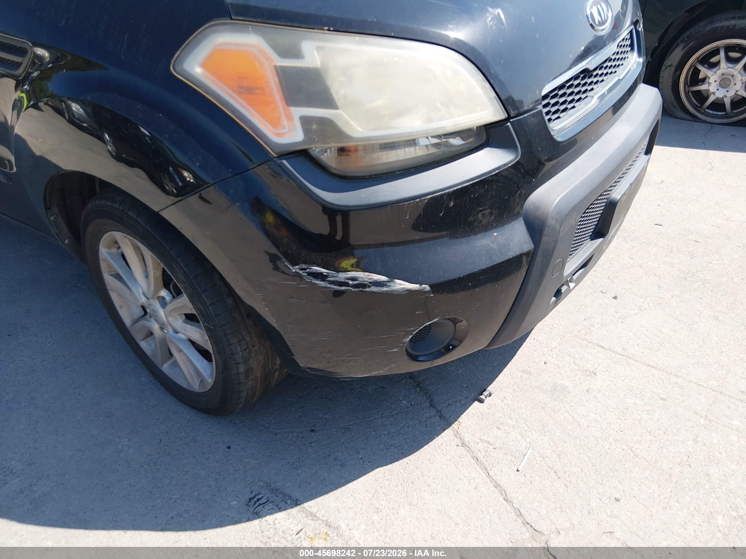 2011 Kia Soul + Black vin: KNDJT2A29B7709981