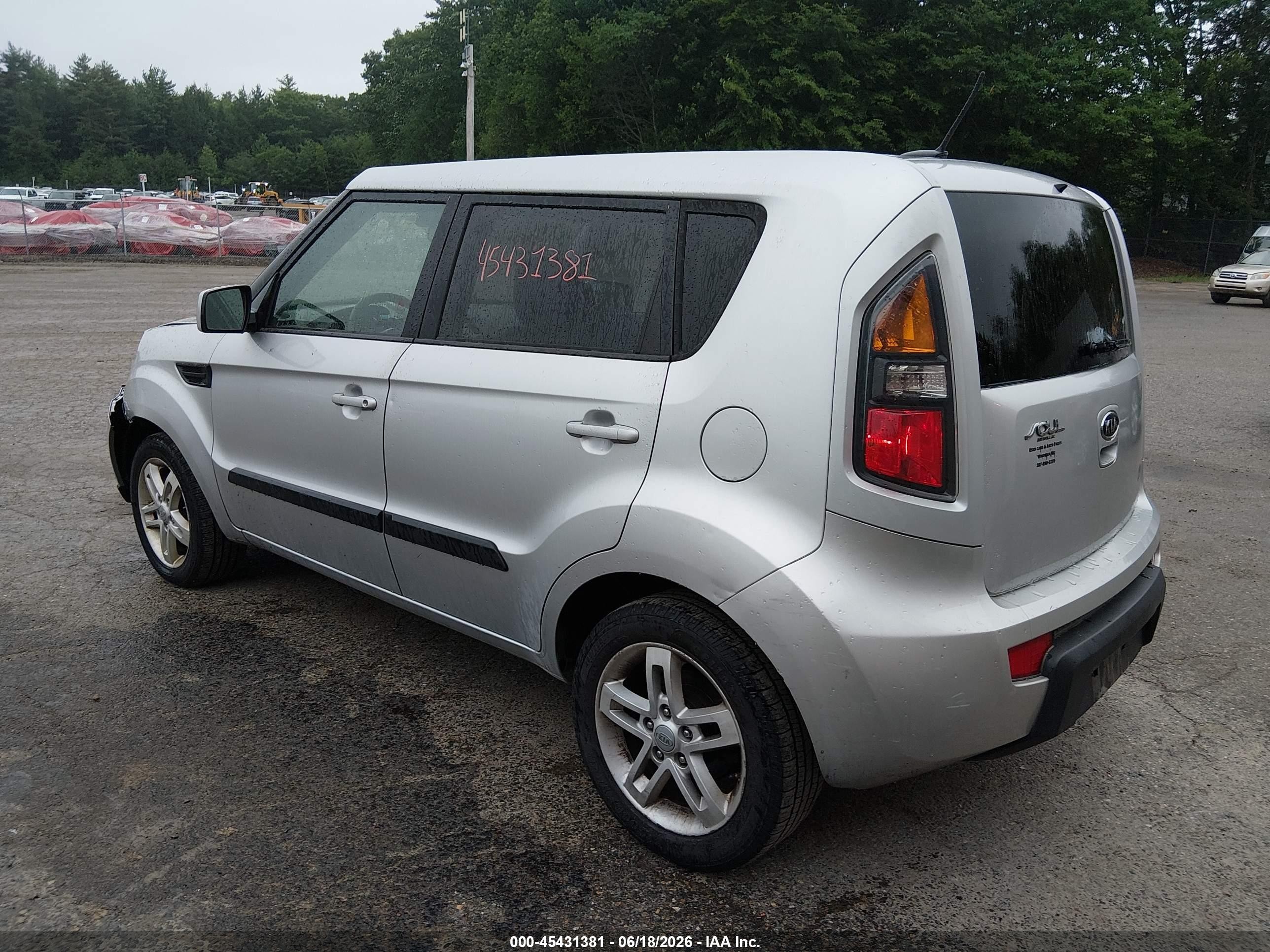 2011 Kia Soul + Silver vin: KNDJT2A29B7717109