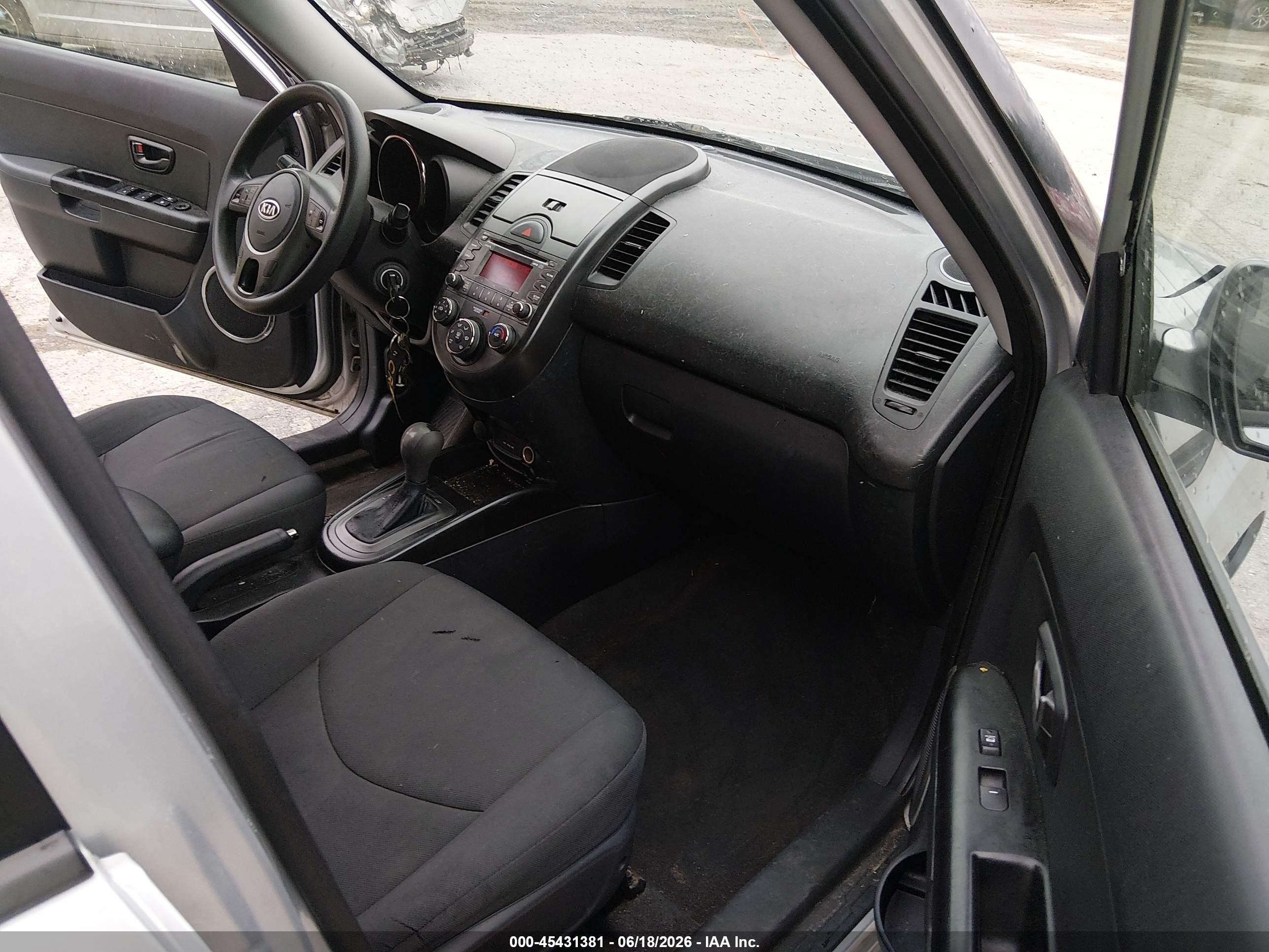 2011 Kia Soul + Silver vin: KNDJT2A29B7717109