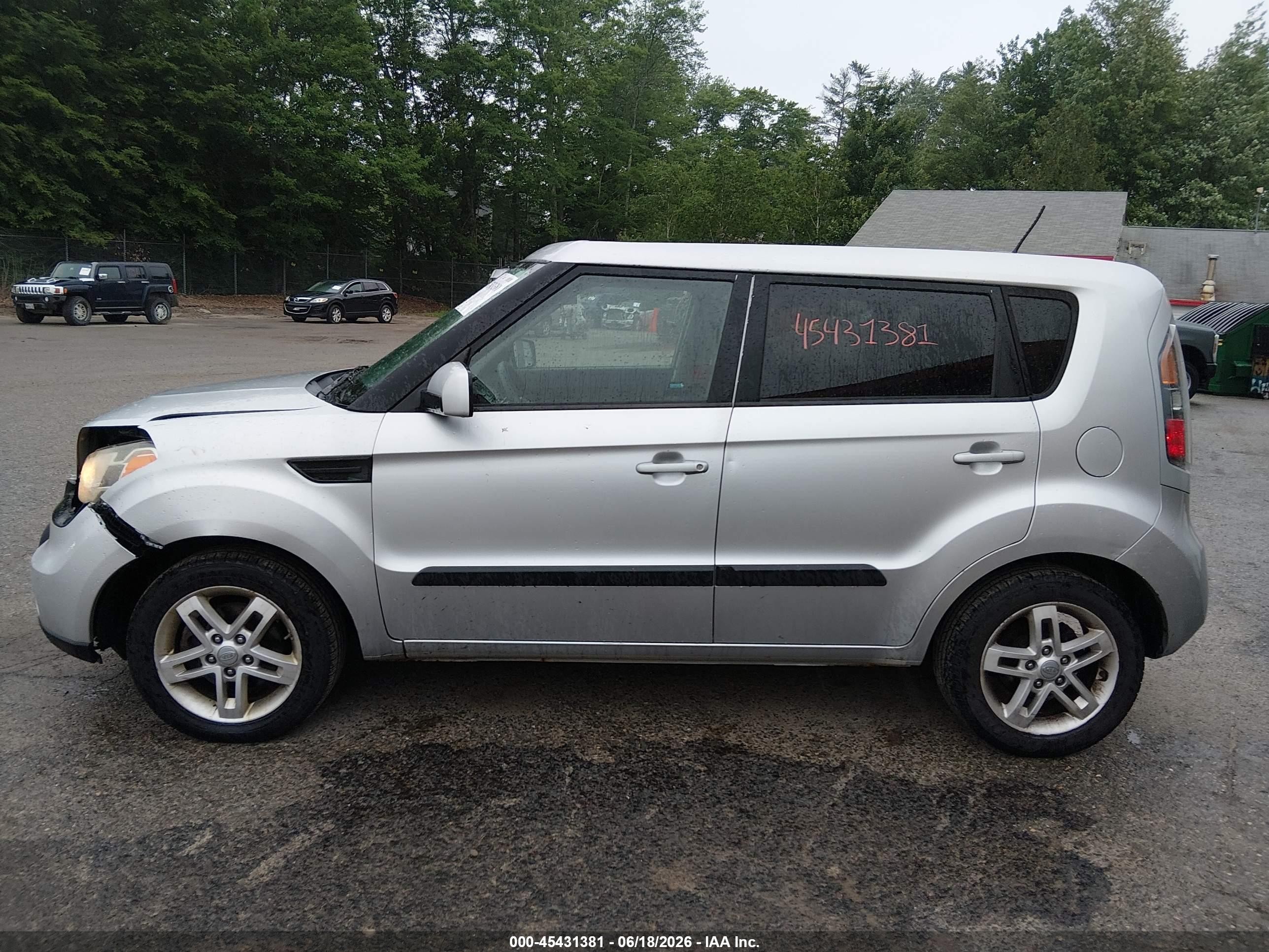 2011 Kia Soul + Silver vin: KNDJT2A29B7717109