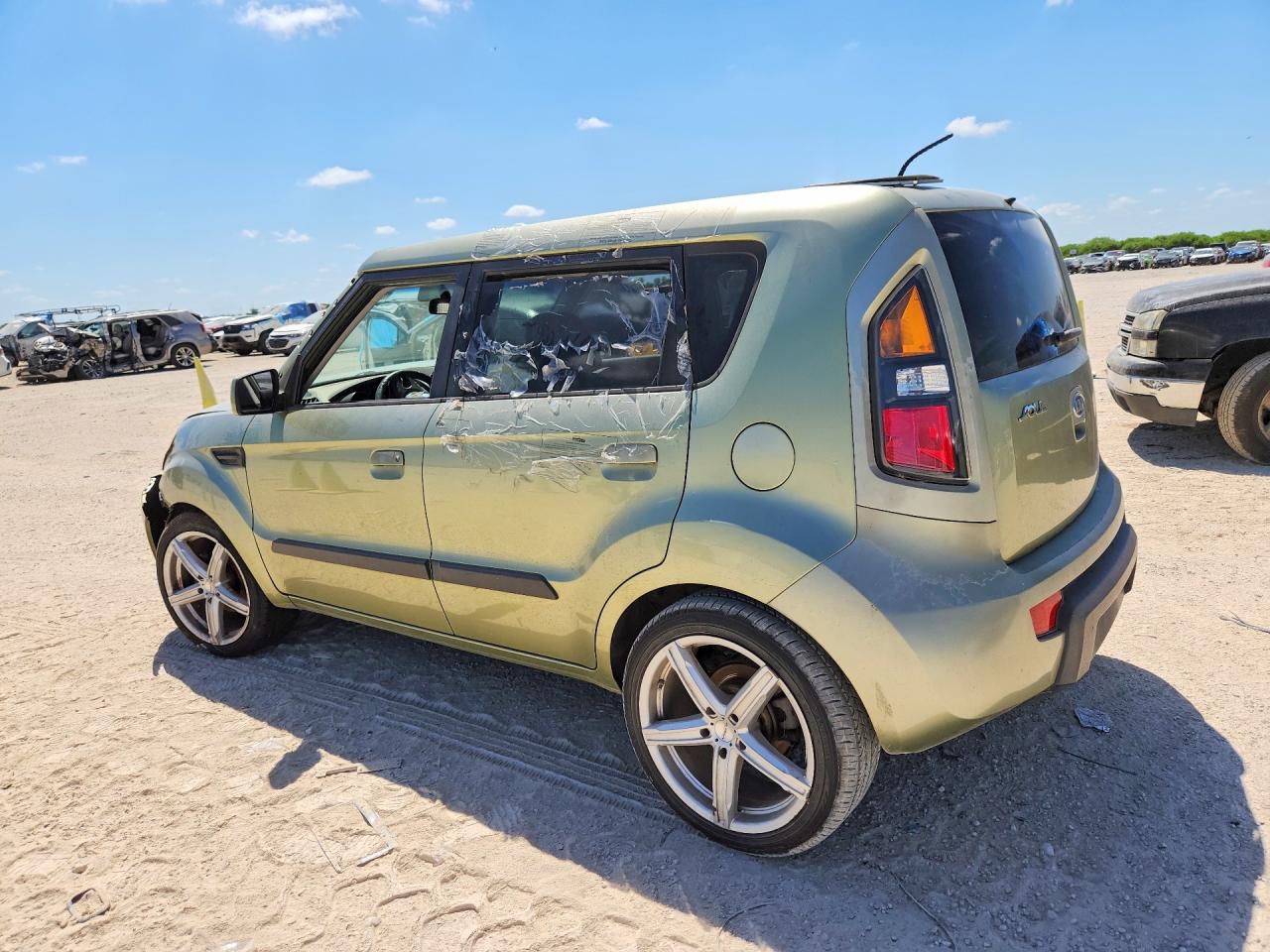 2010 Kia Soul + Green vin: KNDJT2A2XA7044264