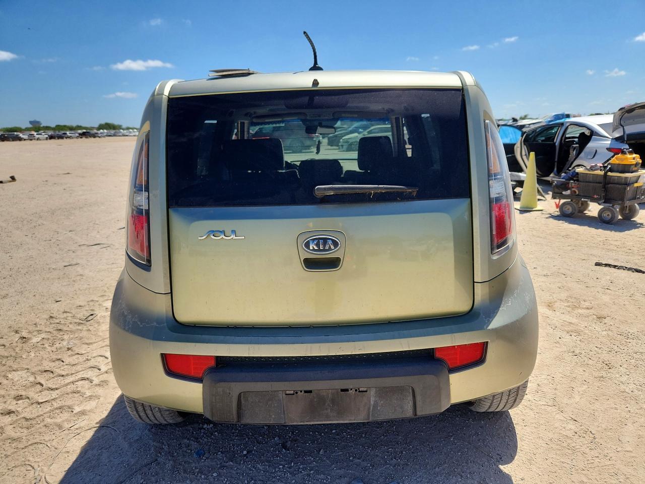 2010 Kia Soul + Green vin: KNDJT2A2XA7044264